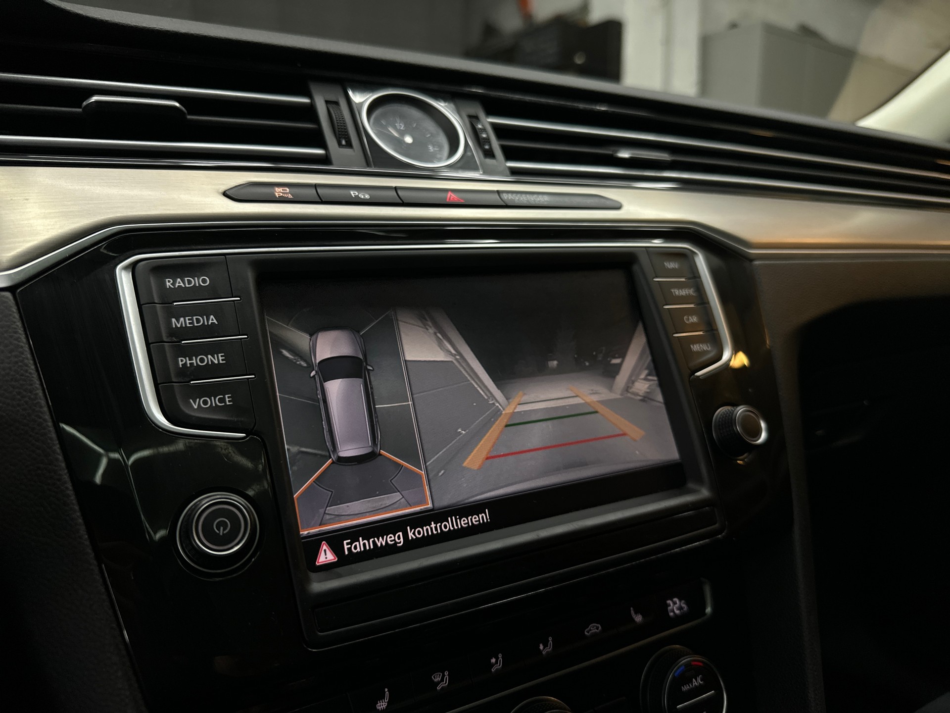VW Passat Variant 2.0 TDI BMT High. DSG 4Motion-image-10