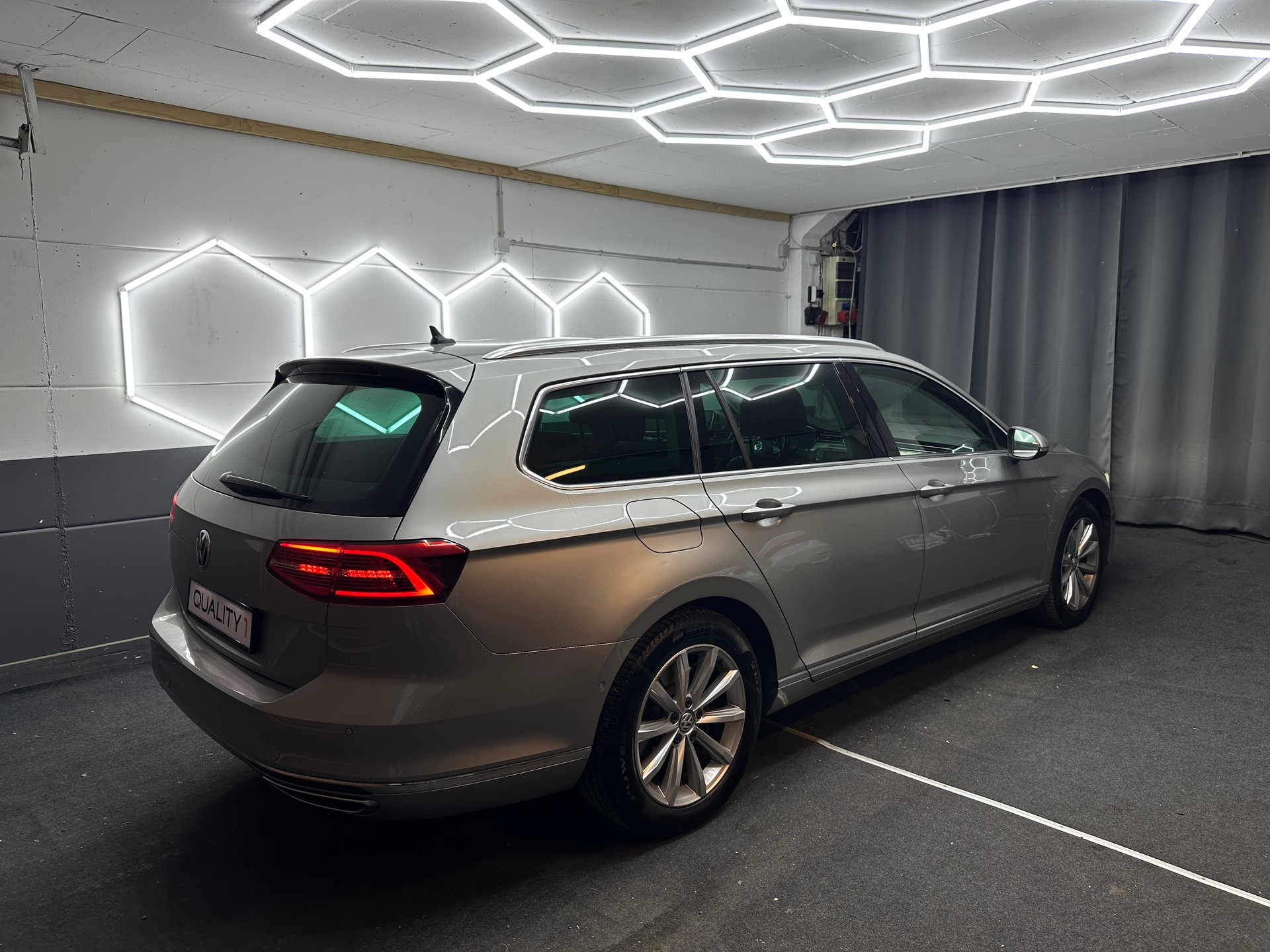 VW Passat Variant 2.0 TDI BMT High. DSG 4Motion-image-4