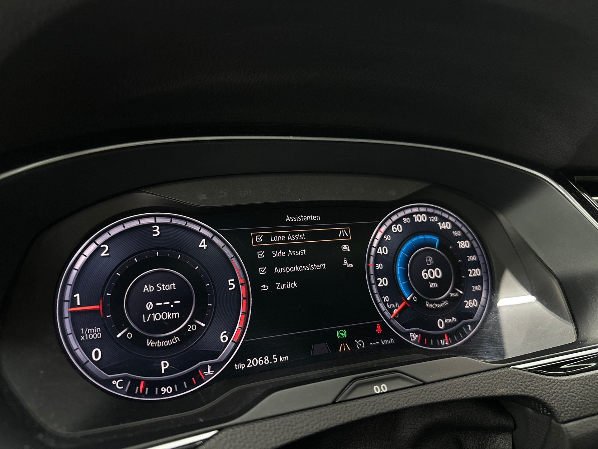 VW Passat Variant 2.0 TDI BMT High. DSG 4Motion-image-9