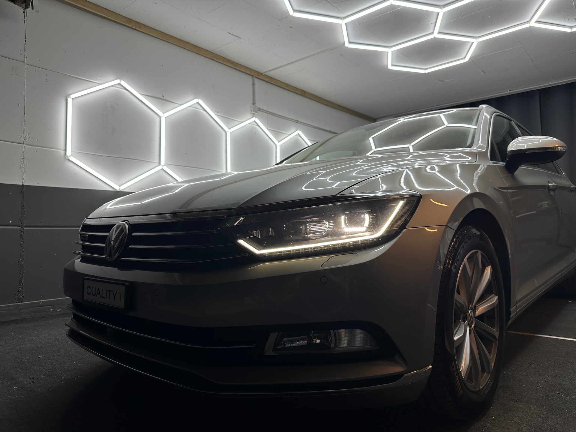 VW Passat Variant 2.0 TDI BMT High. DSG 4Motion-image-1
