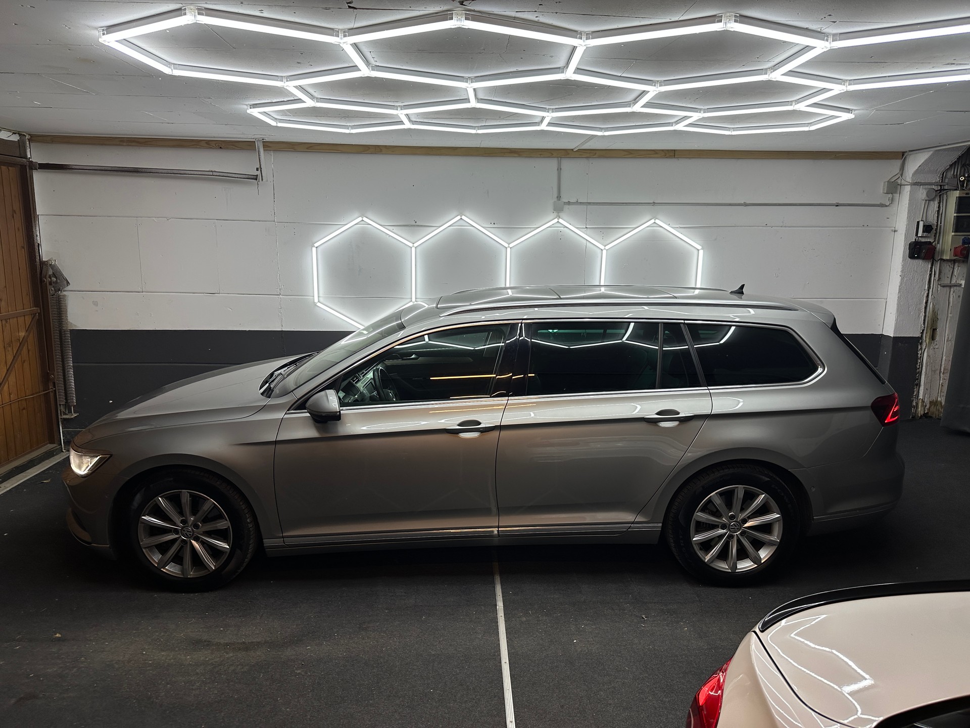 VW Passat Variant 2.0 TDI BMT High. DSG 4Motion-image-3