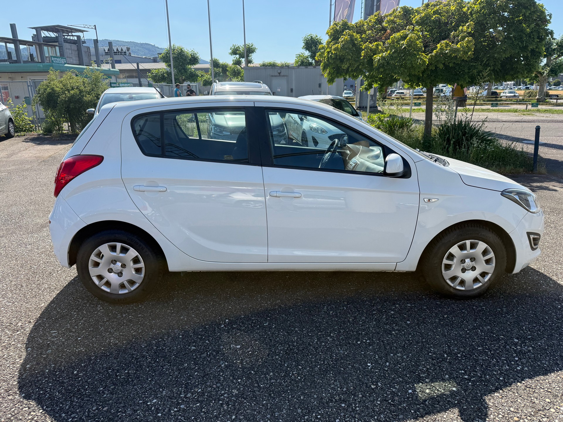 HYUNDAI i20 1.4 Premium Automatic-image-3