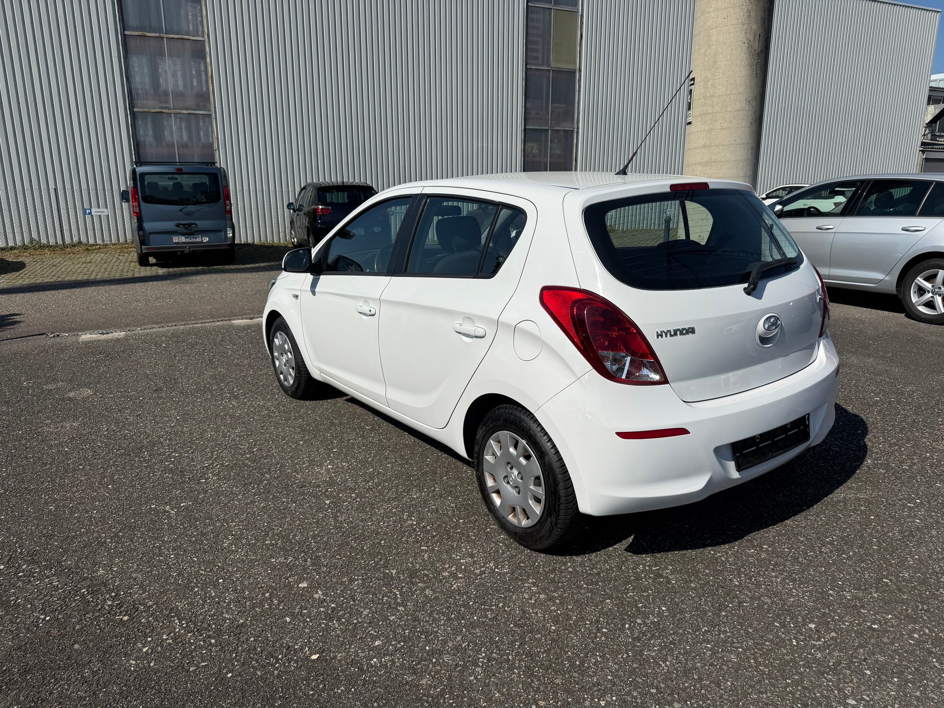 HYUNDAI i20 1.4 Premium Automatic-image-6