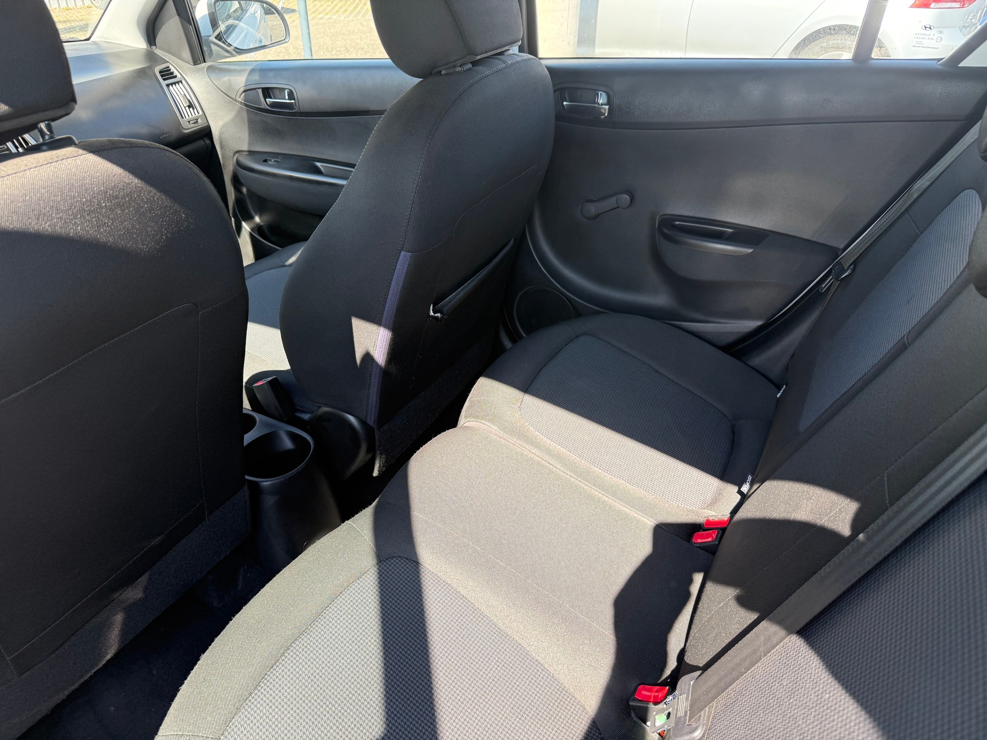 HYUNDAI i20 1.4 Premium Automatic-image-8