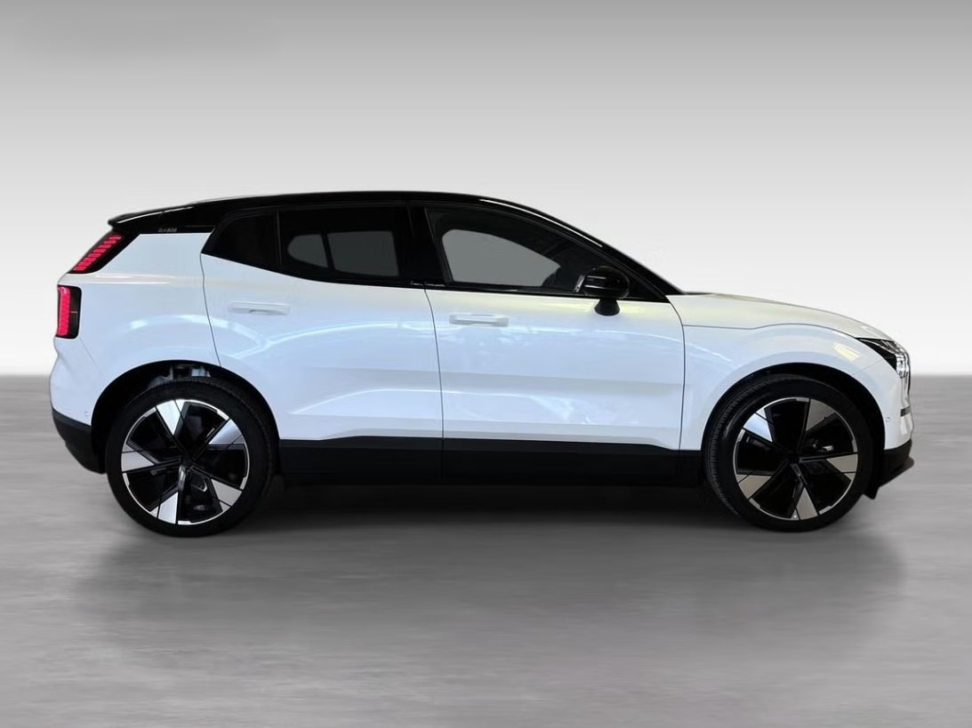 VOLVO EX30 E60 69kWh Twin Ultra-image-1