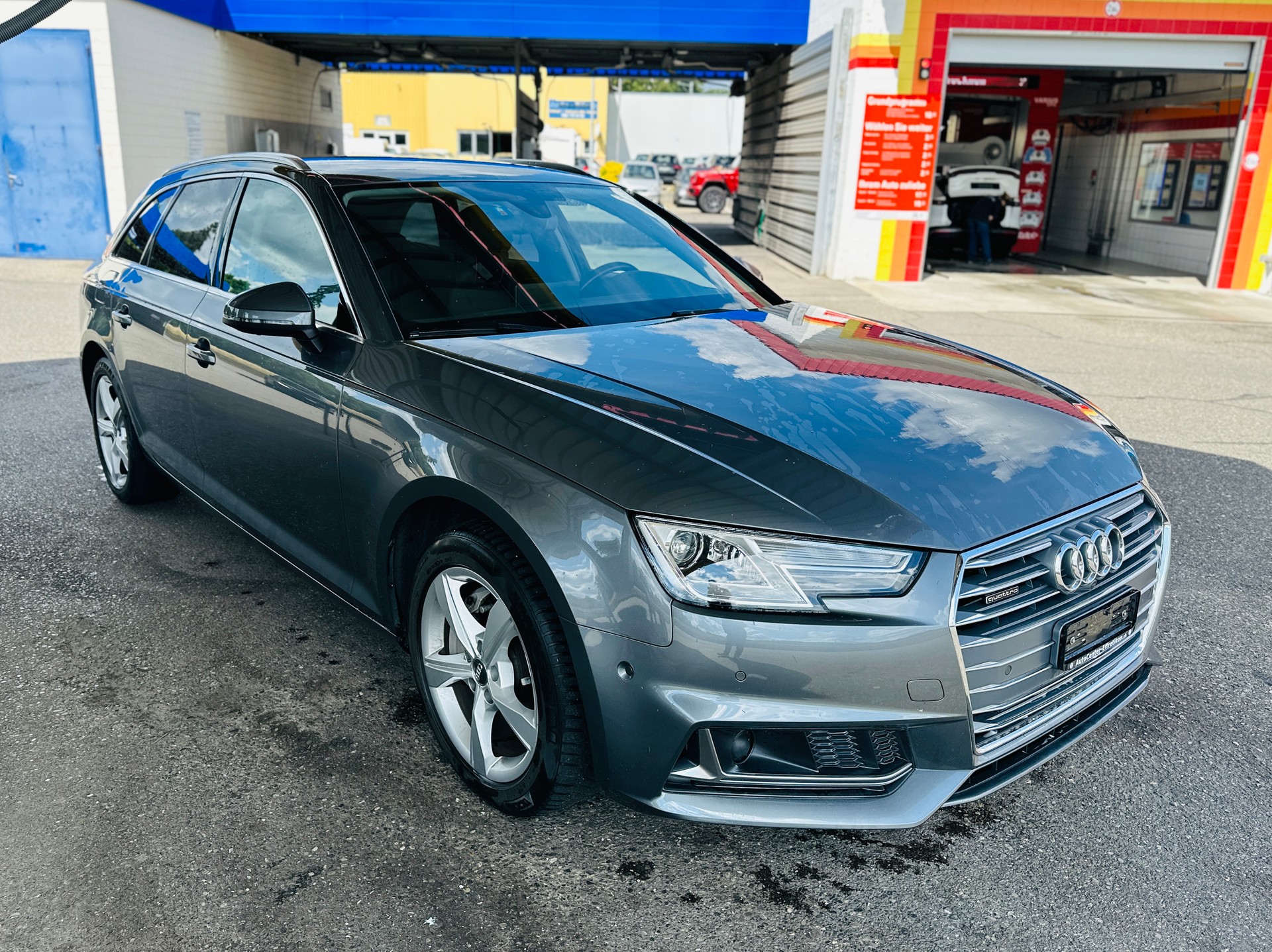 AUDI A4 Avant 40 TDI Sport Attraction quattro S-tronic-image-2