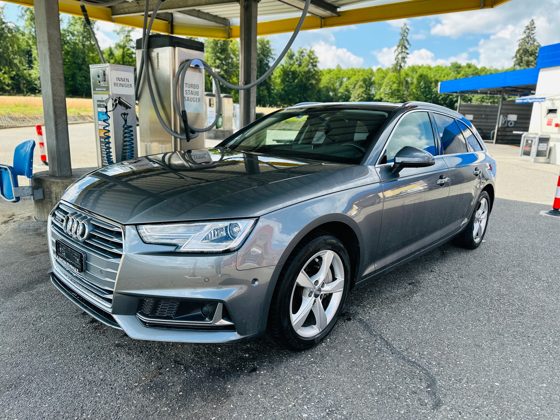 AUDI A4 Avant 40 TDI Sport Attraction quattro S-tronic-image-3