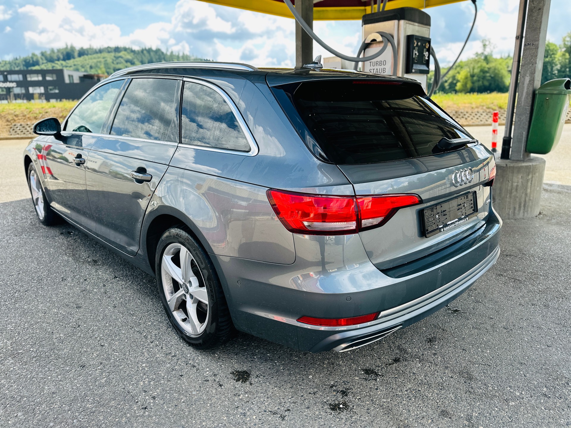 AUDI A4 Avant 40 TDI Sport Attraction quattro S-tronic-image-10