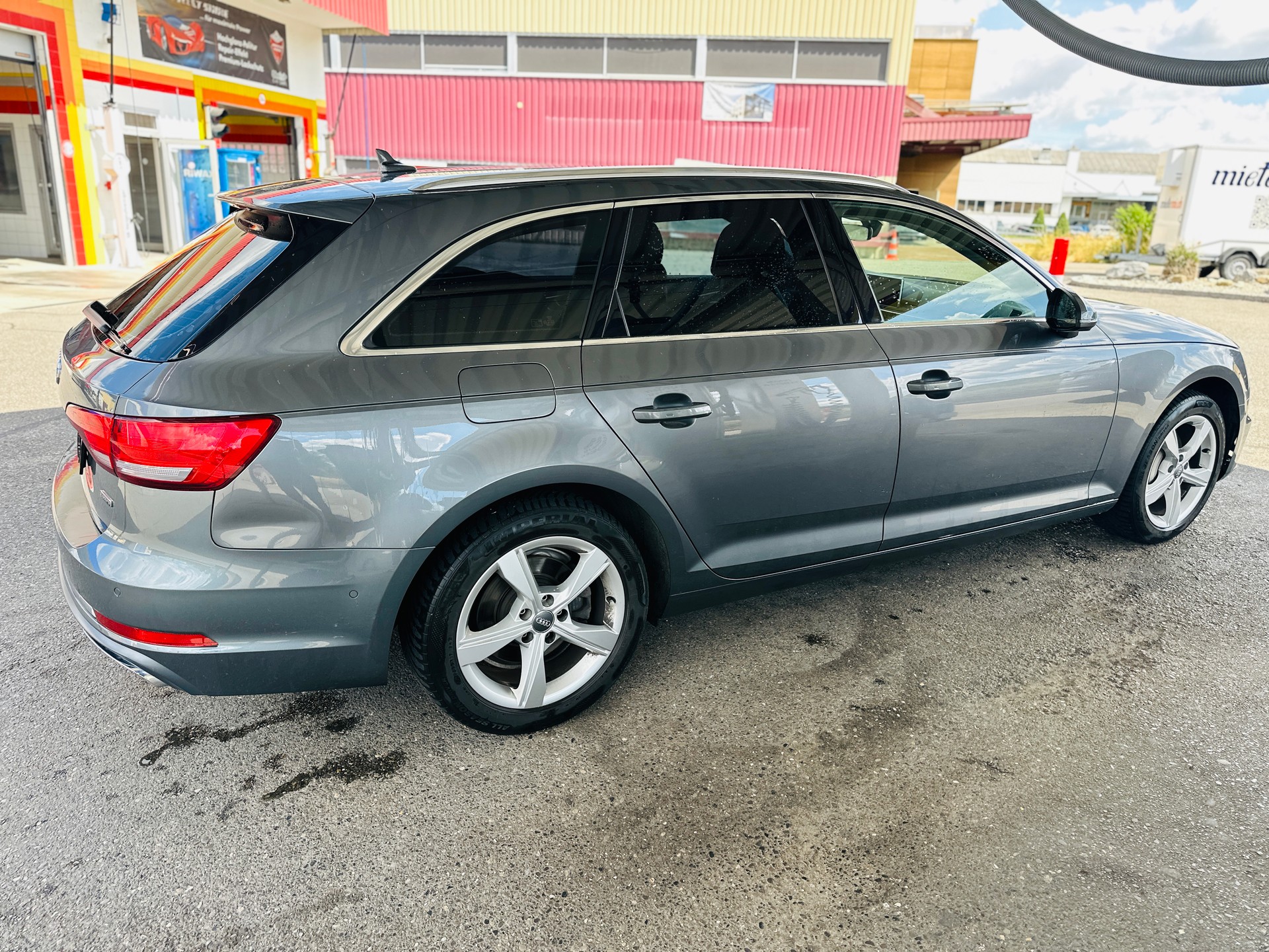 AUDI A4 Avant 40 TDI Sport Attraction quattro S-tronic-image-6