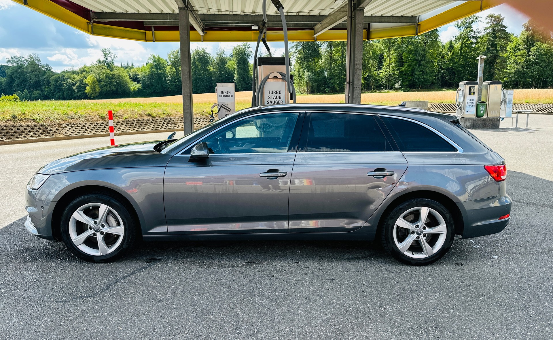 AUDI A4 Avant 40 TDI Sport Attraction quattro S-tronic-image-8