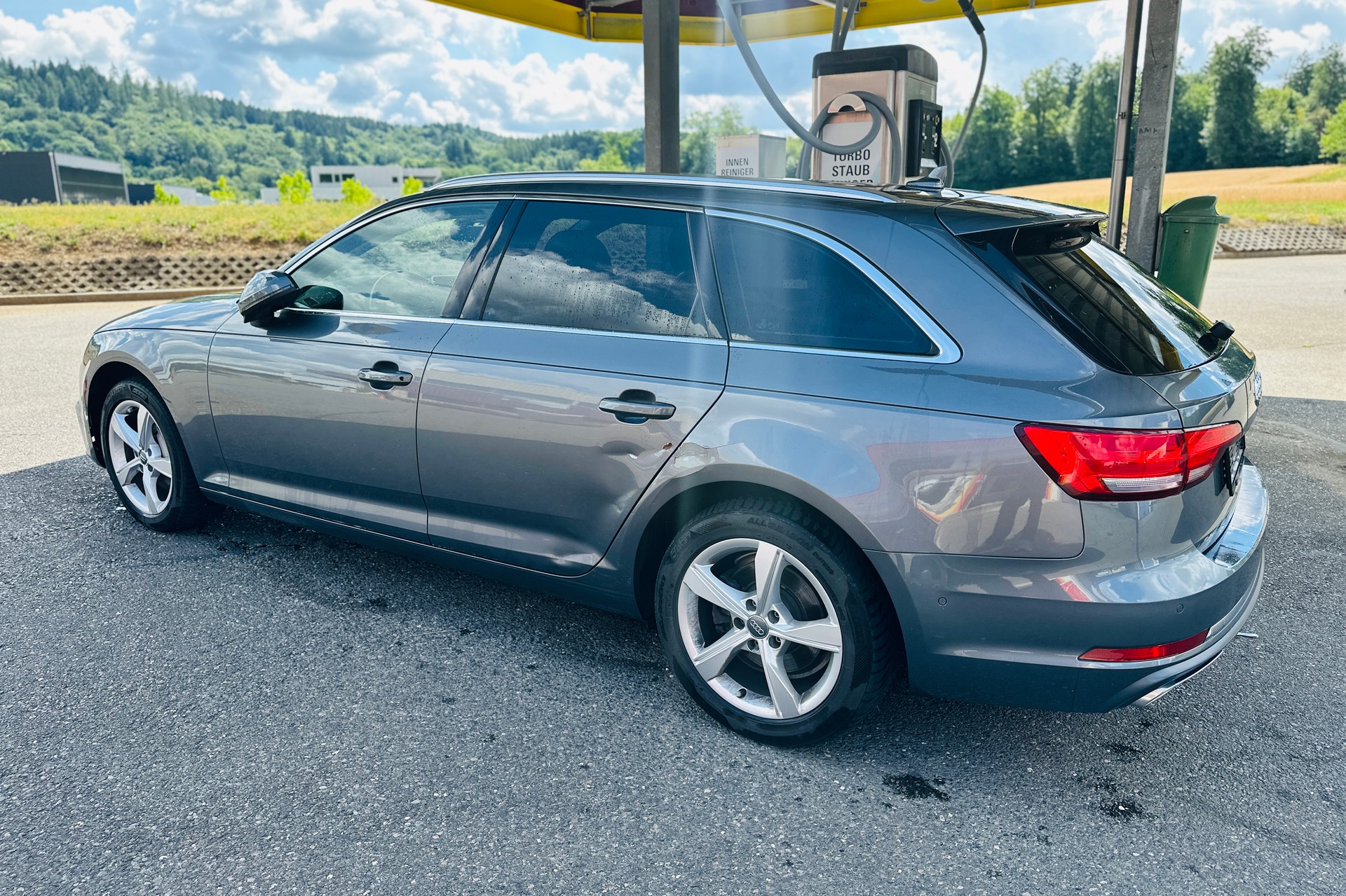 AUDI A4 Avant 40 TDI Sport Attraction quattro S-tronic-image-5