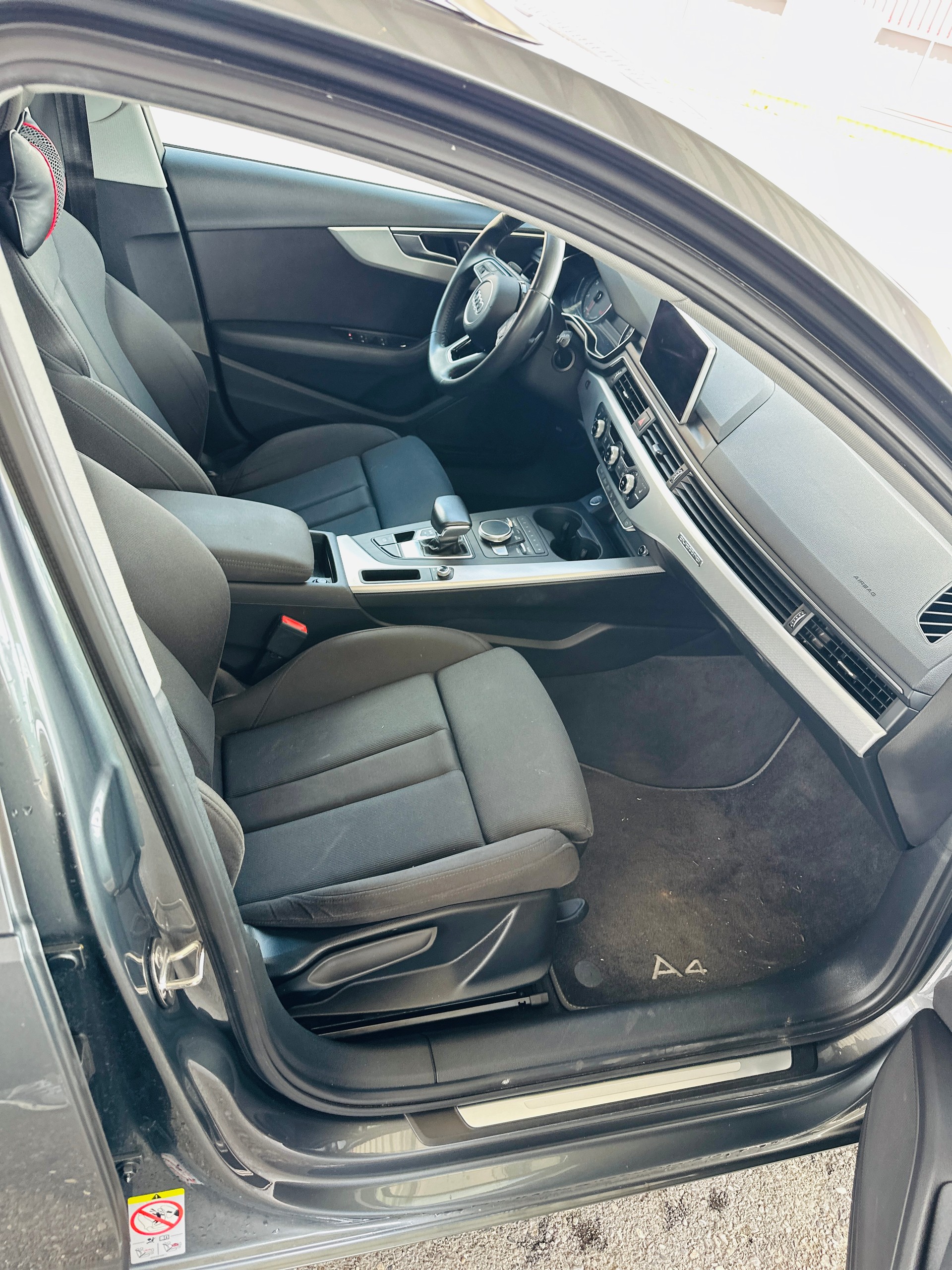AUDI A4 Avant 40 TDI Sport Attraction quattro S-tronic-image-14