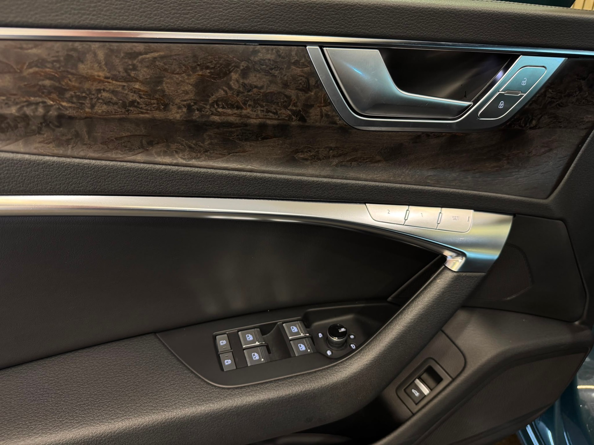 AUDI A6 Avant 40 TDI Design quattro S-tronic-image-13