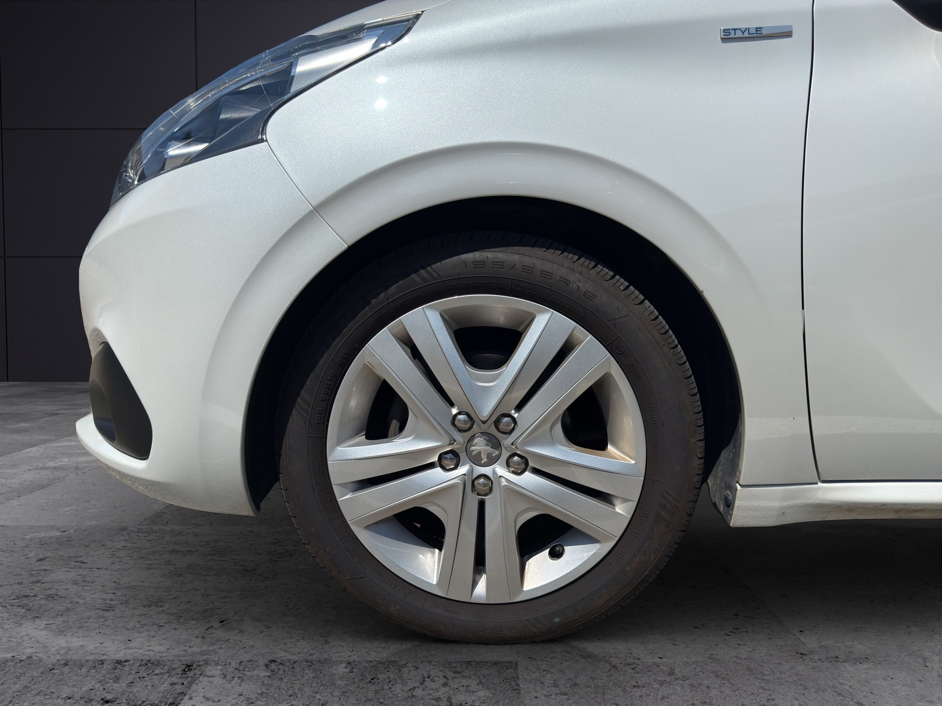 PEUGEOT 208 1.2 Access-image-3