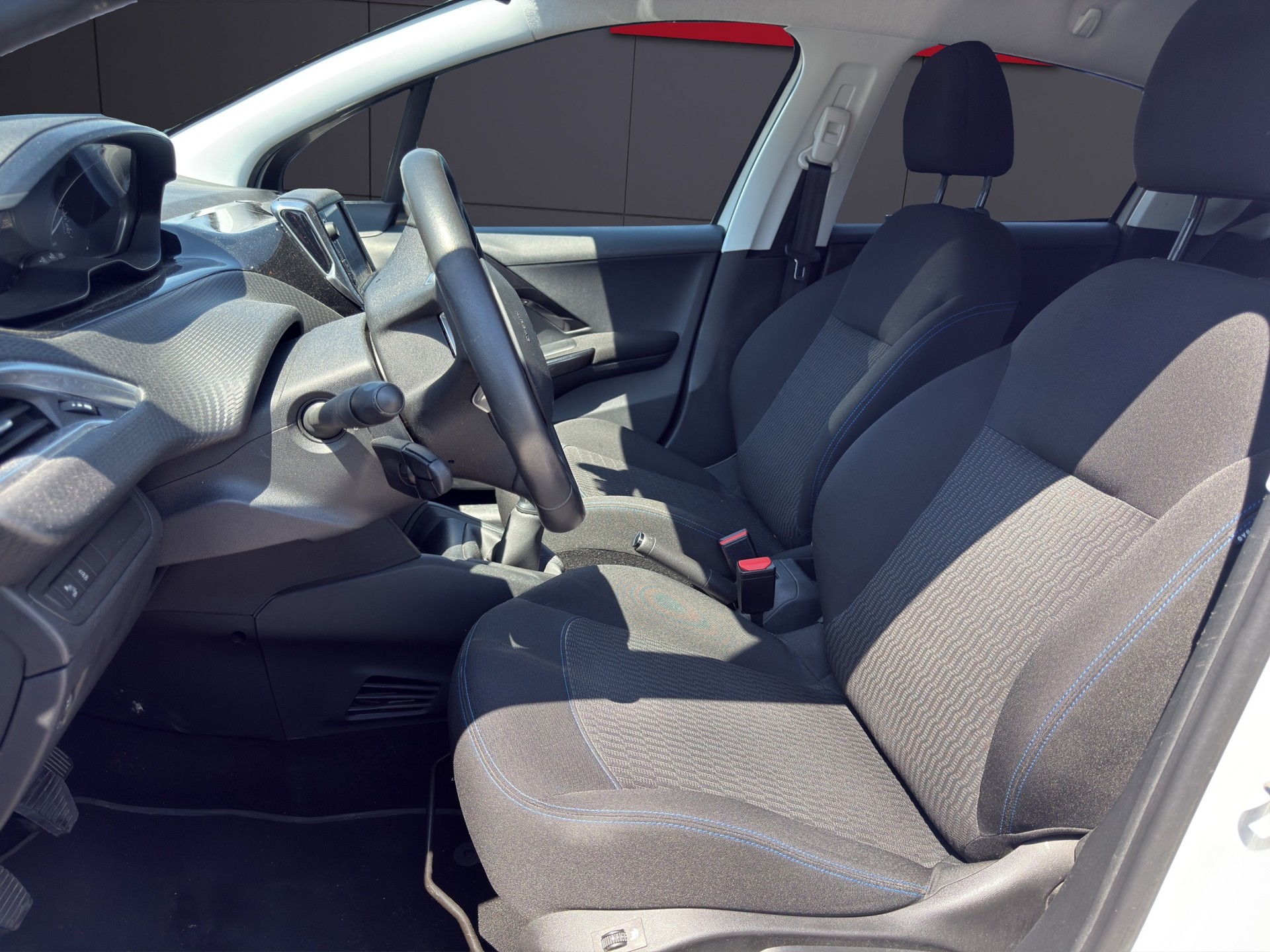 PEUGEOT 208 1.2 Access-image-4