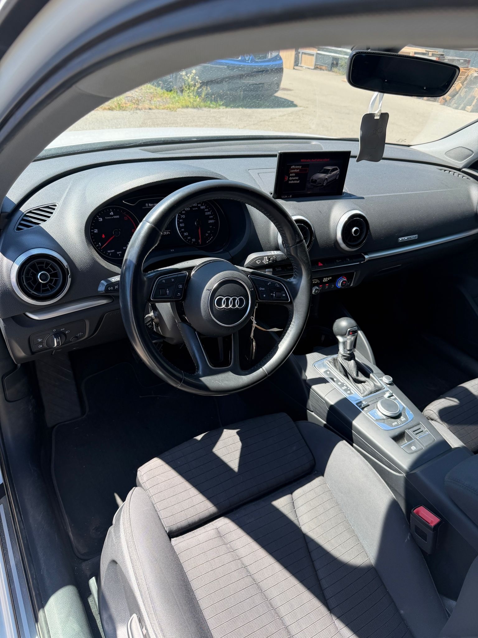 AUDI A3 Sportback 2.0 TDI S-tronic quattro-image-4