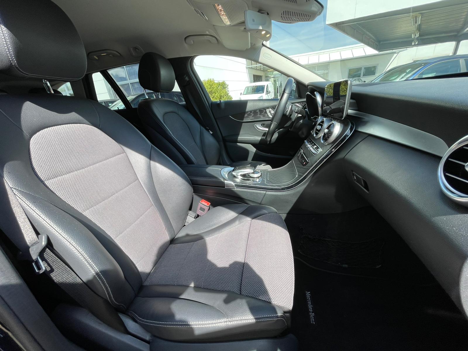MERCEDES-BENZ C 200 Swiss Star Avantgarde 4M 9G-Tronic-image-12