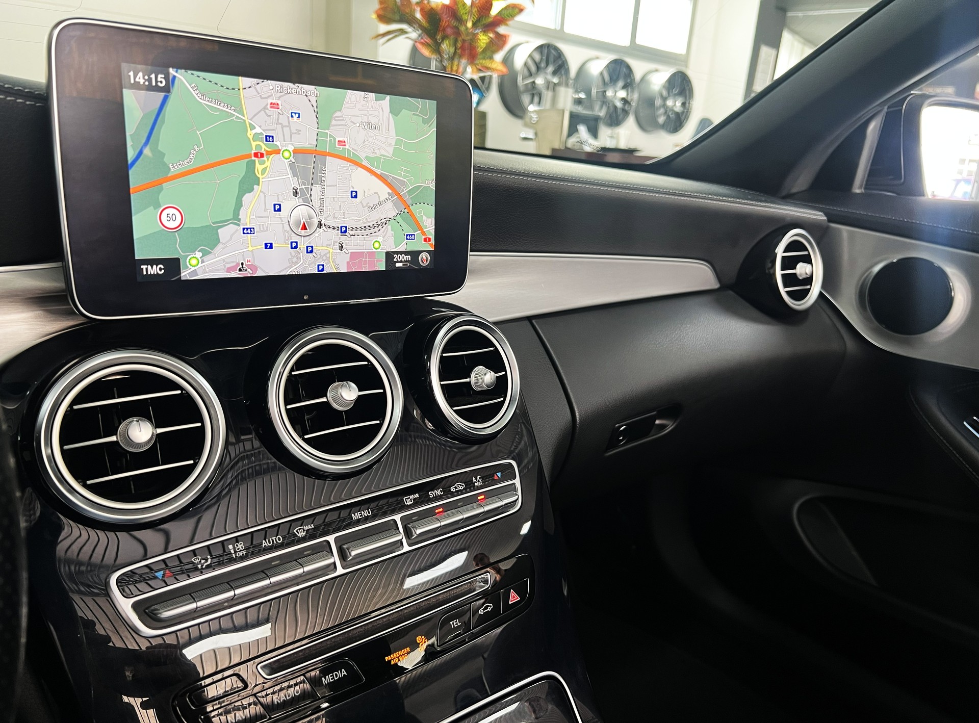 MERCEDES-BENZ C 200 AMG Line 4Matic 9G-Tronic-image-10