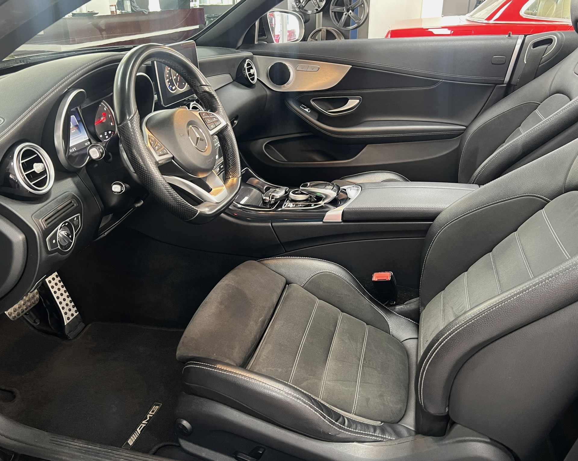 MERCEDES-BENZ C 200 AMG Line 4Matic 9G-Tronic-image-5