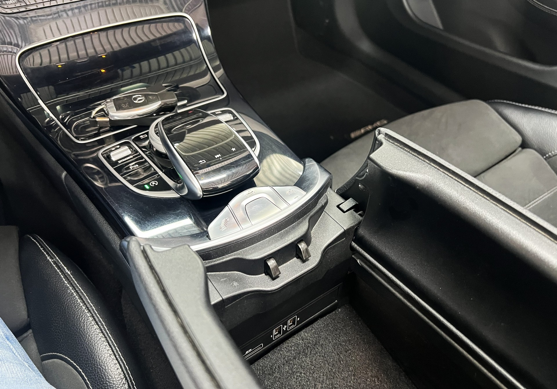 MERCEDES-BENZ C 200 AMG Line 4Matic 9G-Tronic-image-14