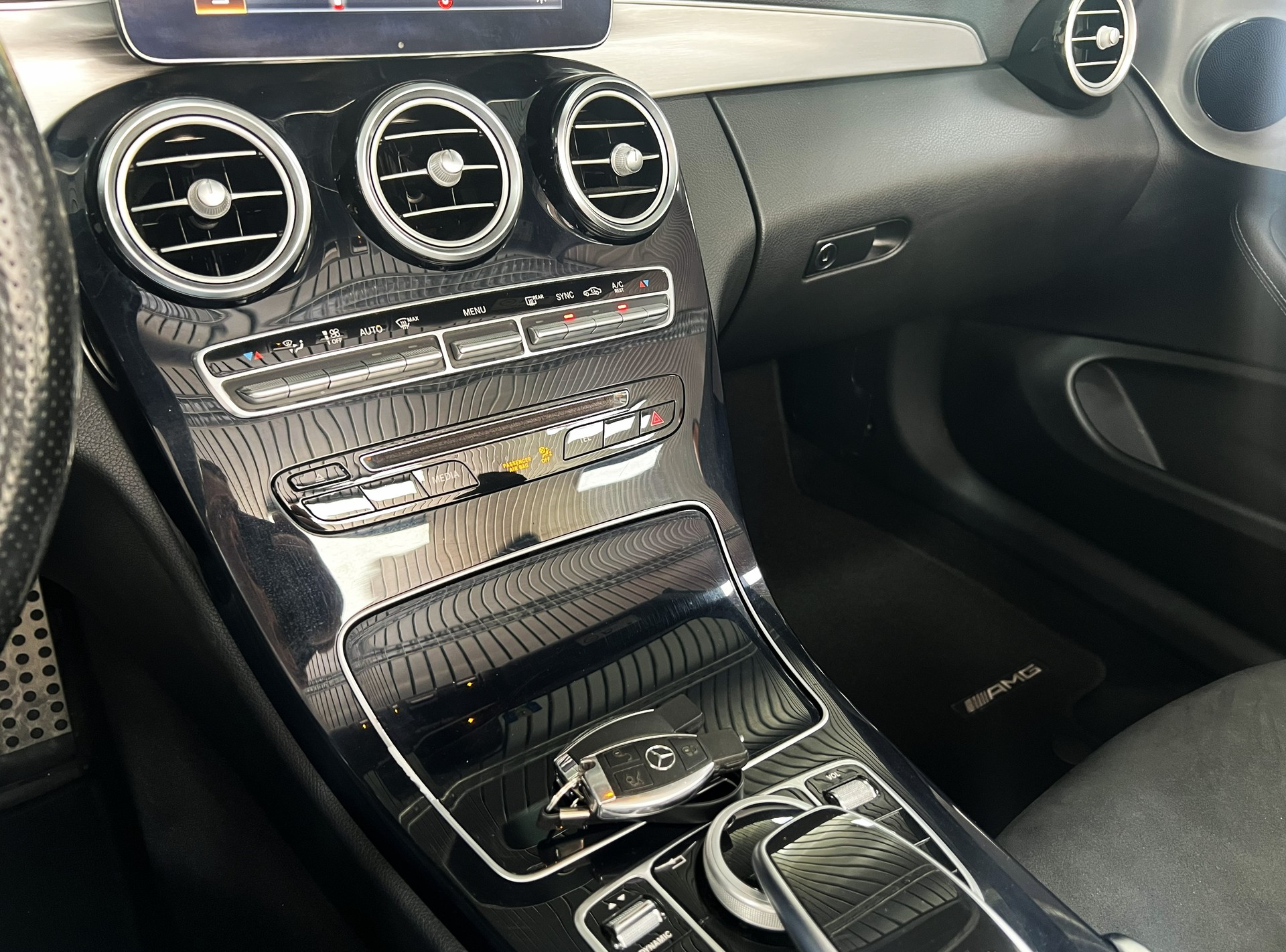 MERCEDES-BENZ C 200 AMG Line 4Matic 9G-Tronic-image-12