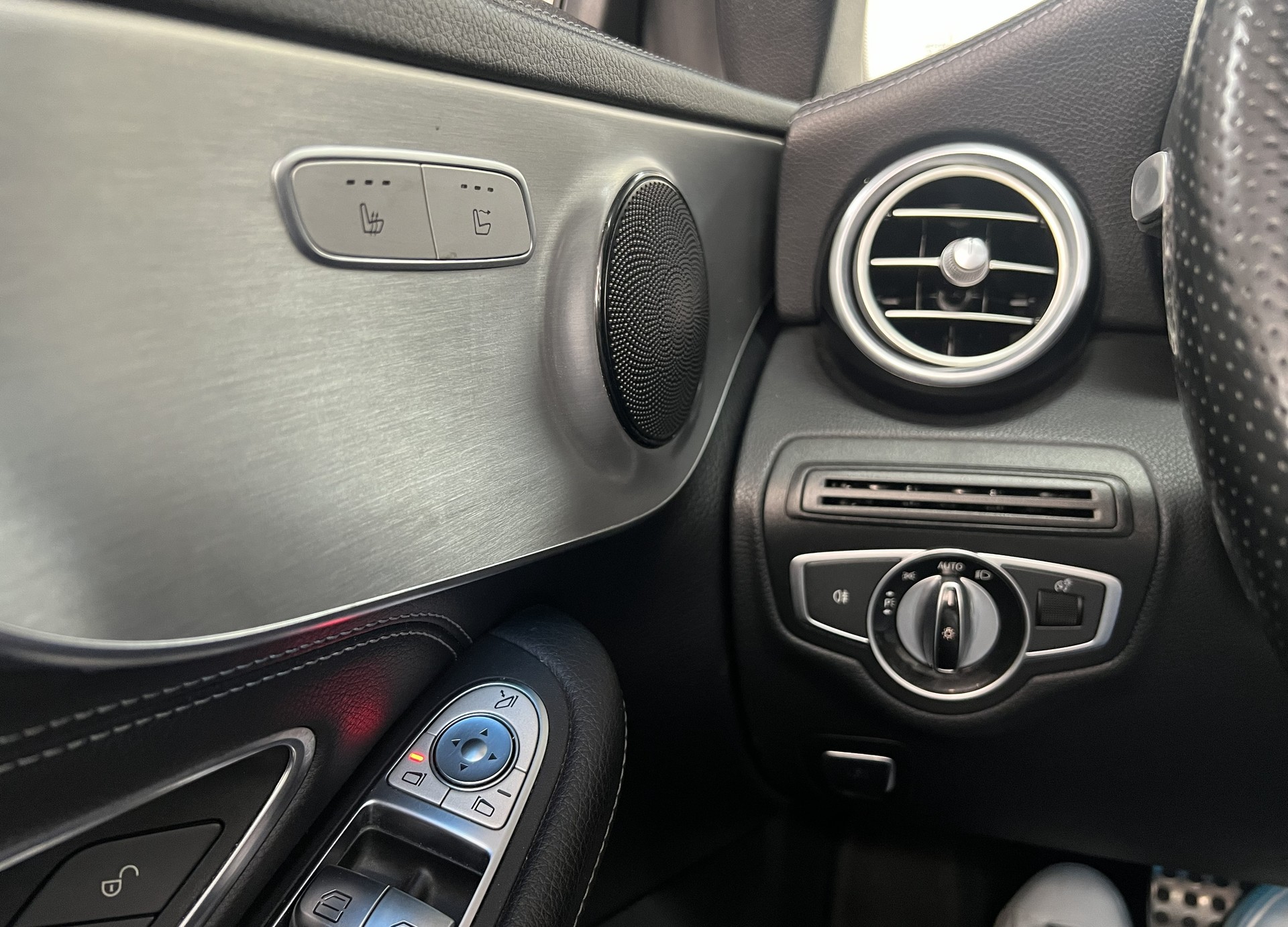 MERCEDES-BENZ C 200 AMG Line 4Matic 9G-Tronic-image-8