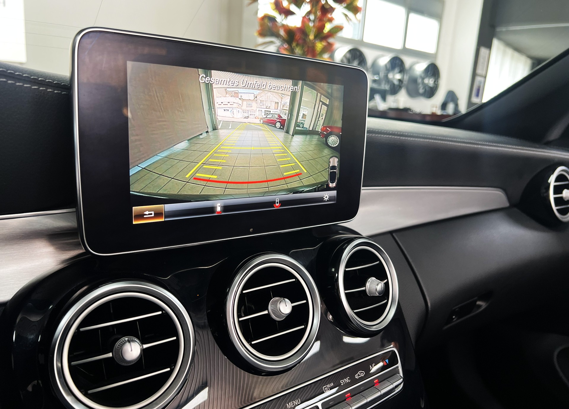MERCEDES-BENZ C 200 AMG Line 4Matic 9G-Tronic-image-11