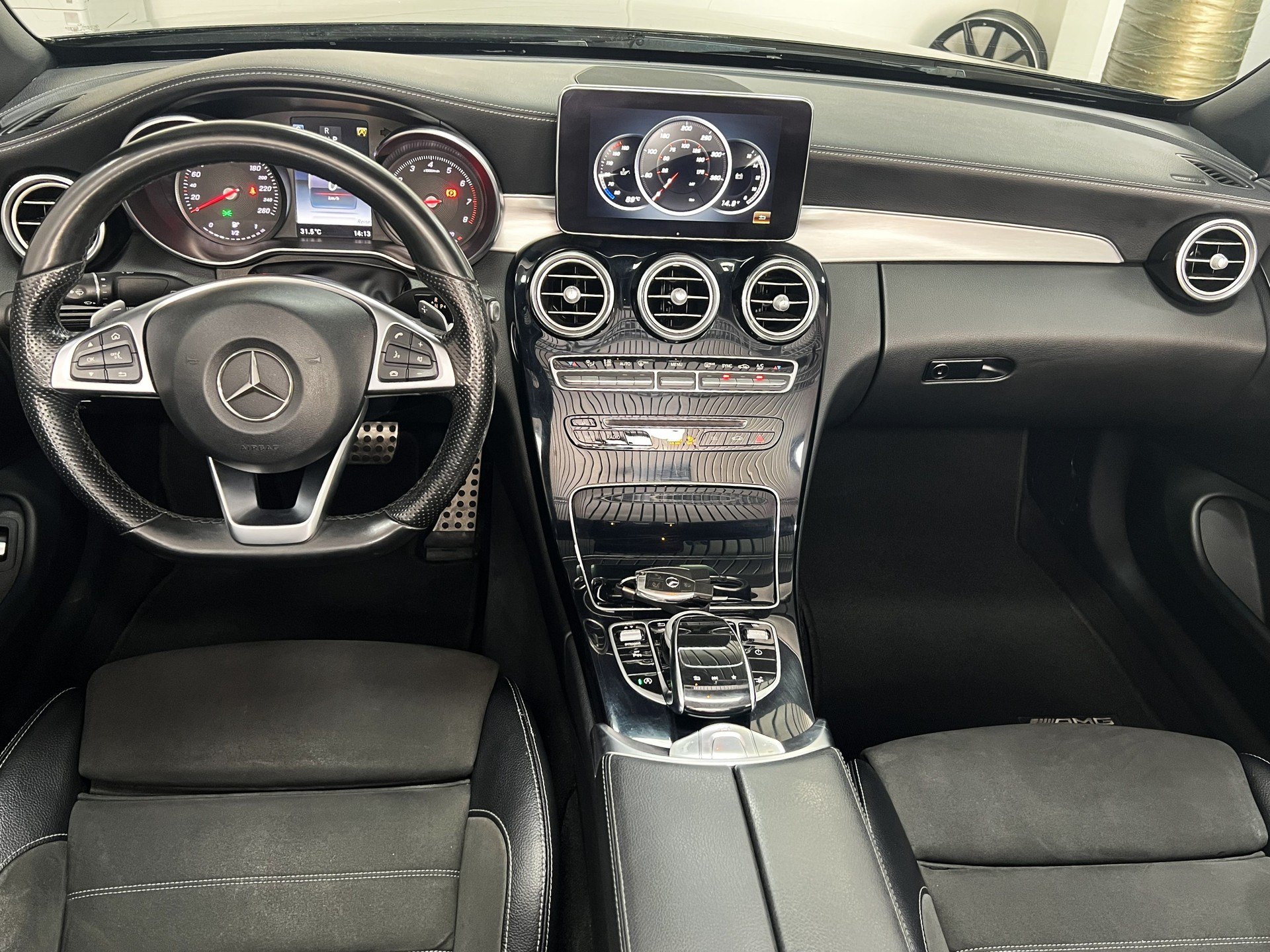 MERCEDES-BENZ C 200 AMG Line 4Matic 9G-Tronic-image-6