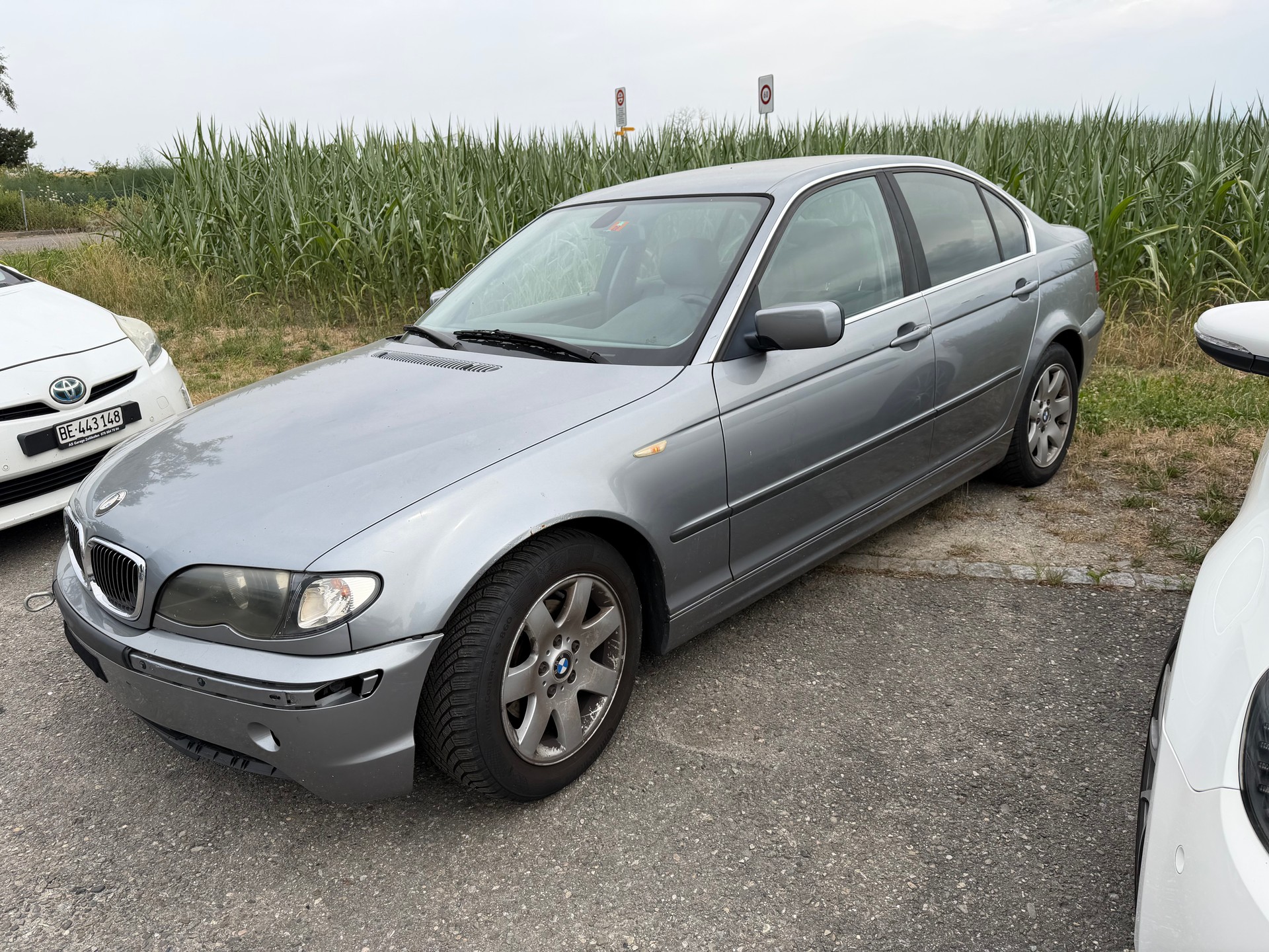 BMW 320i Six in-line-image-3