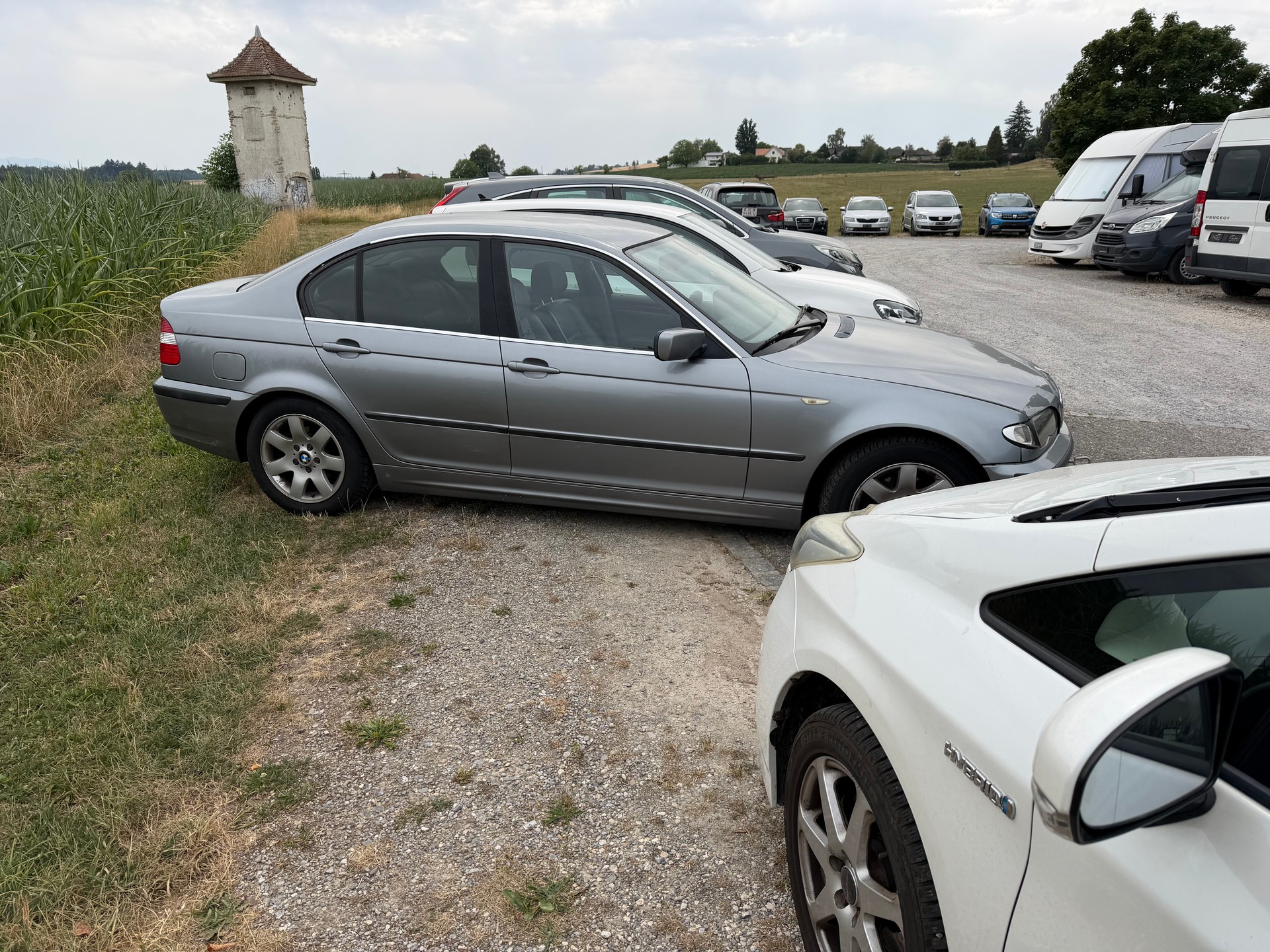 BMW 320i Six in-line-image-5