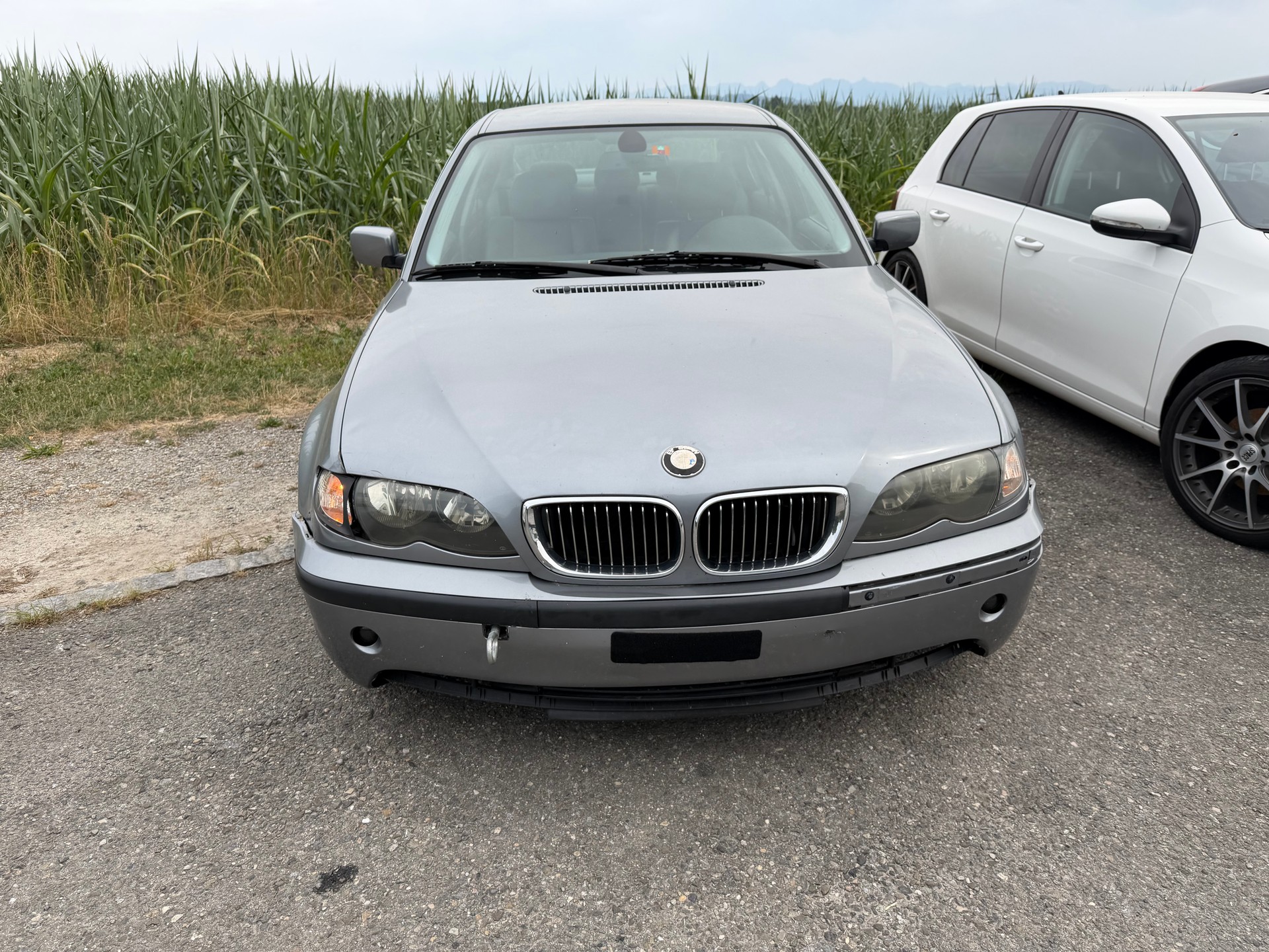 BMW 320i Six in-line-image-2