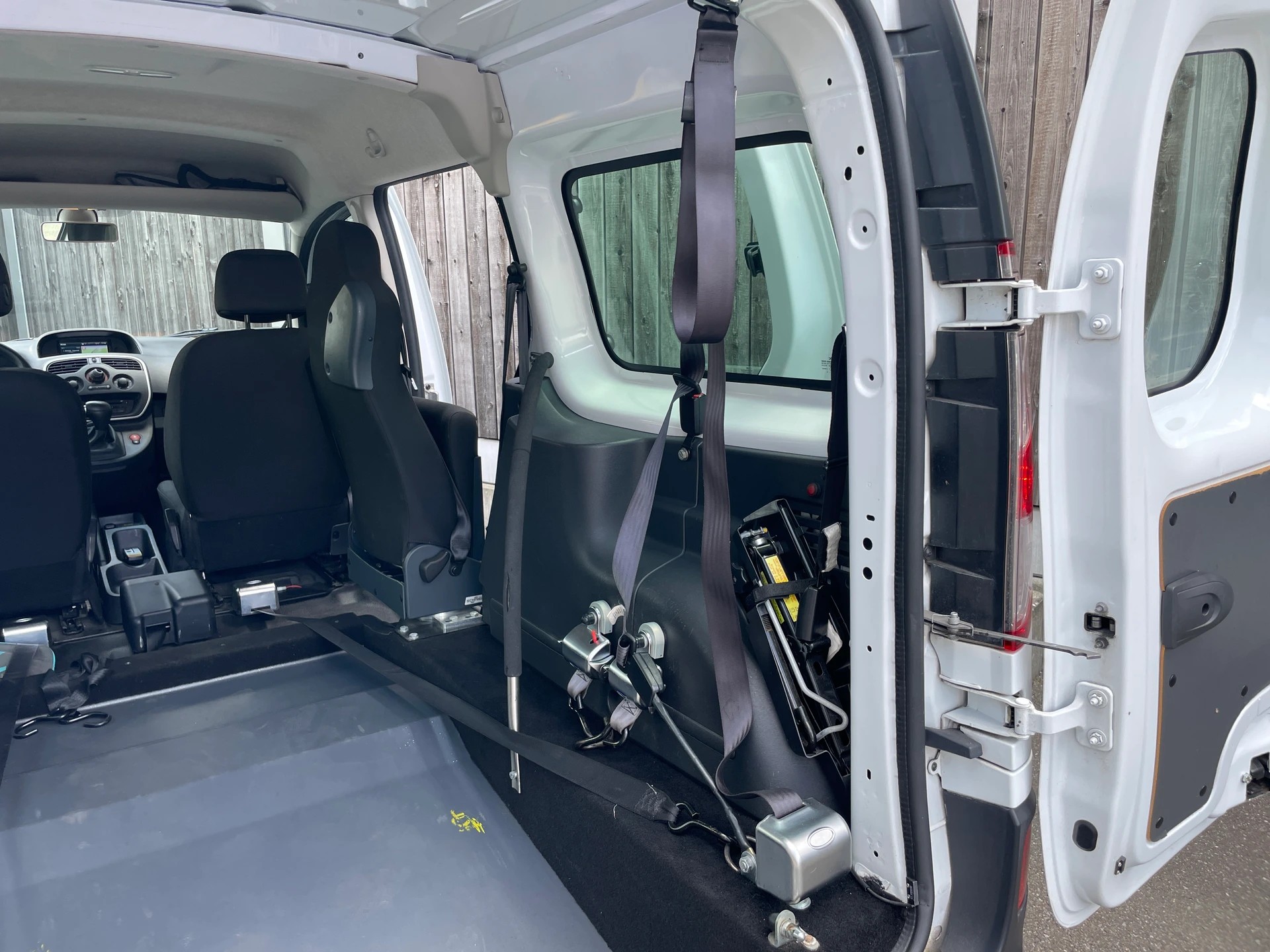 RENAULT Kangoo Maxi Z.E. 33 R60 1x Rollstuhlplatz-image-27