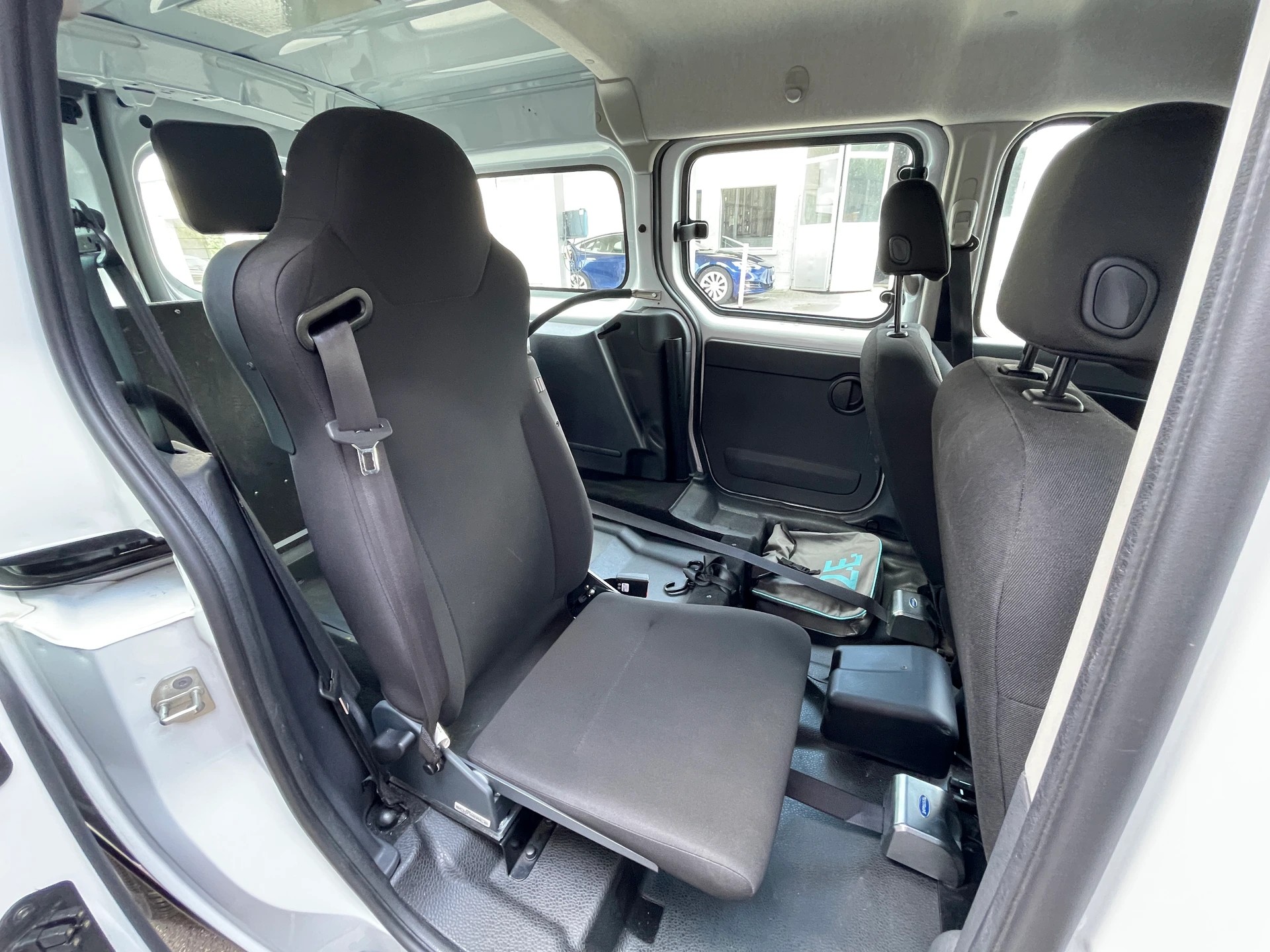 RENAULT Kangoo Maxi Z.E. 33 R60 1x Rollstuhlplatz-image-23