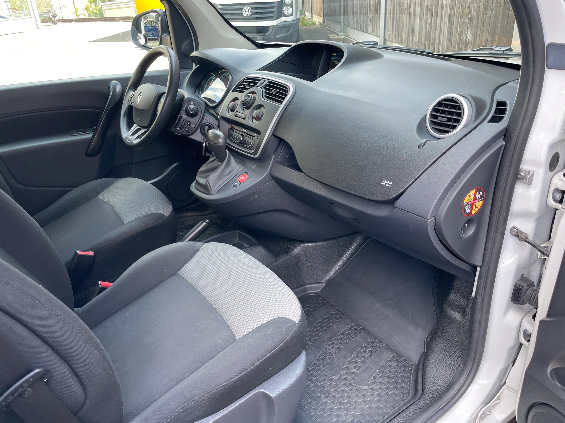 RENAULT Kangoo Maxi Z.E. 33 R60 1x Rollstuhlplatz-image-17