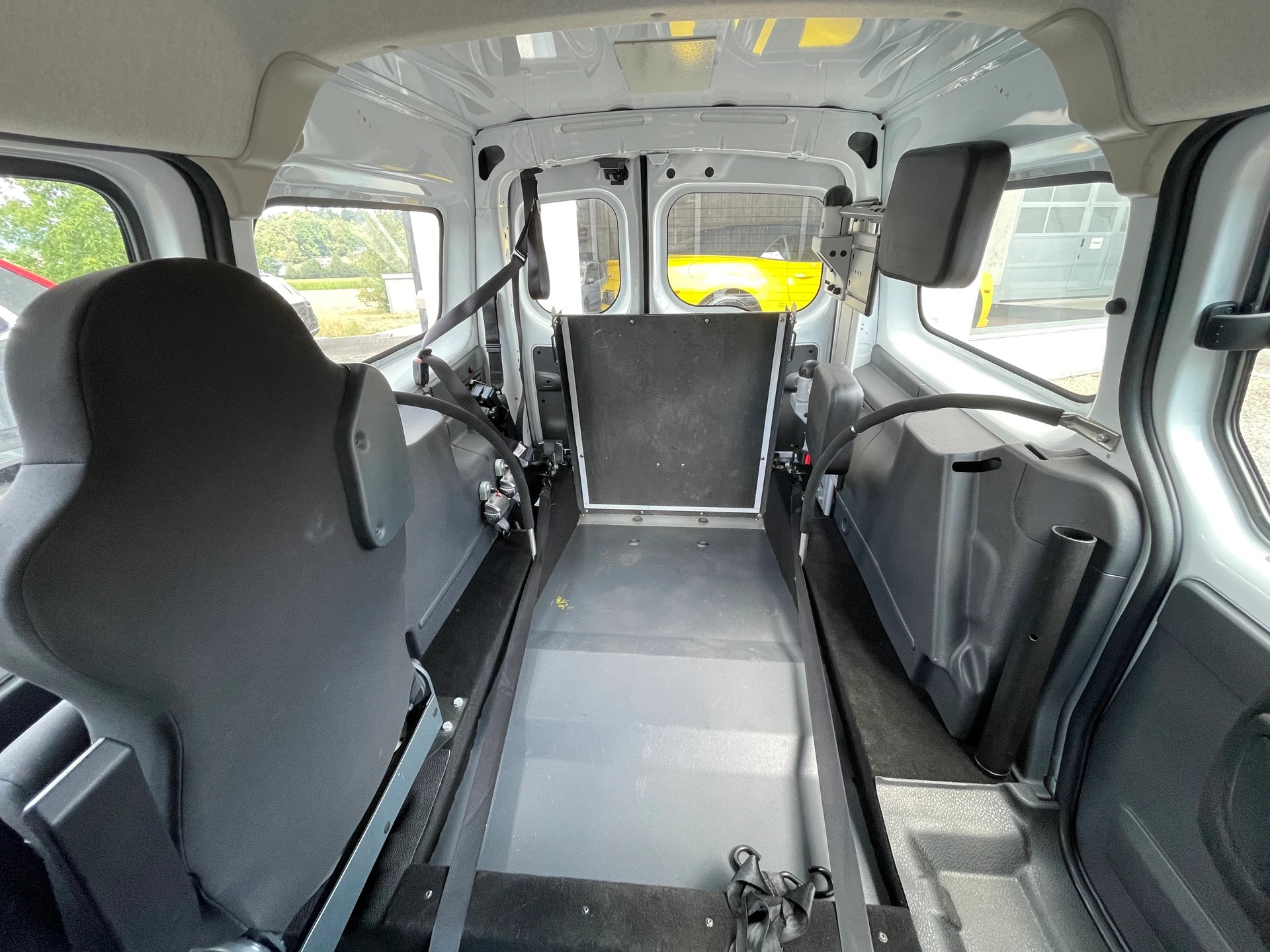 RENAULT Kangoo Maxi Z.E. 33 R60 1x Rollstuhlplatz-image-24