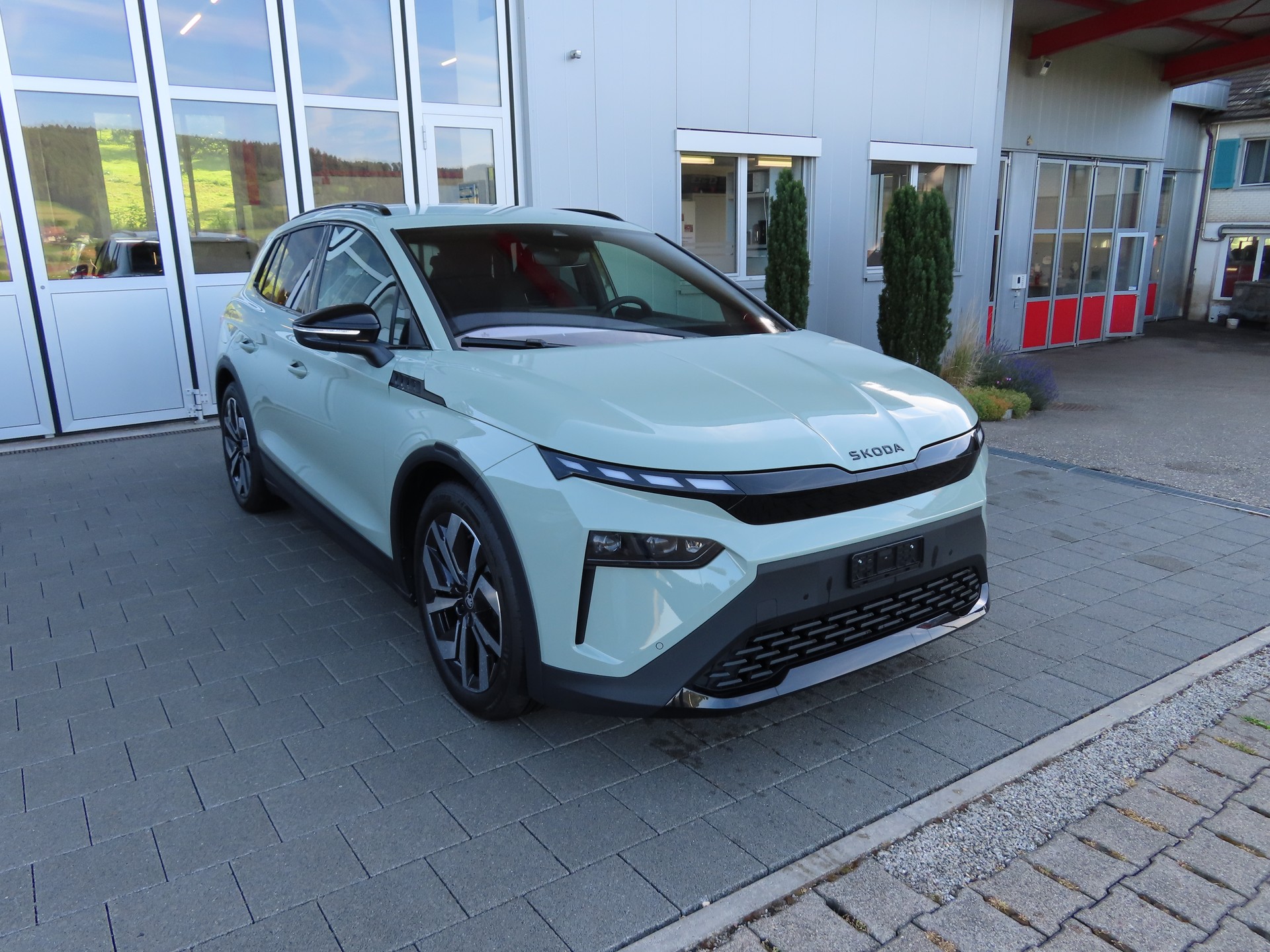 SKODA Elroq 85x Sportline 4x4-image-4