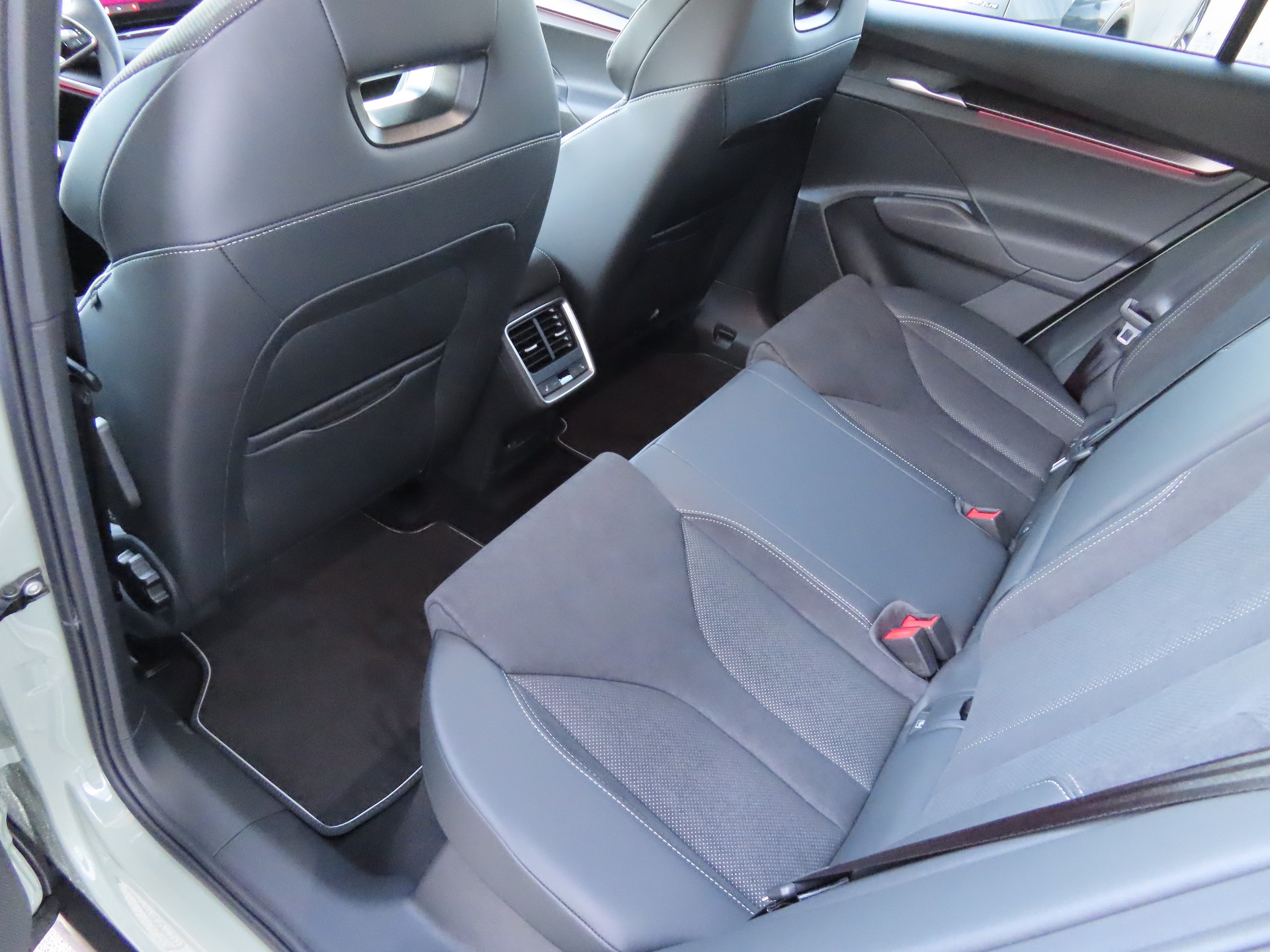 SKODA Elroq 85x Sportline 4x4-image-10