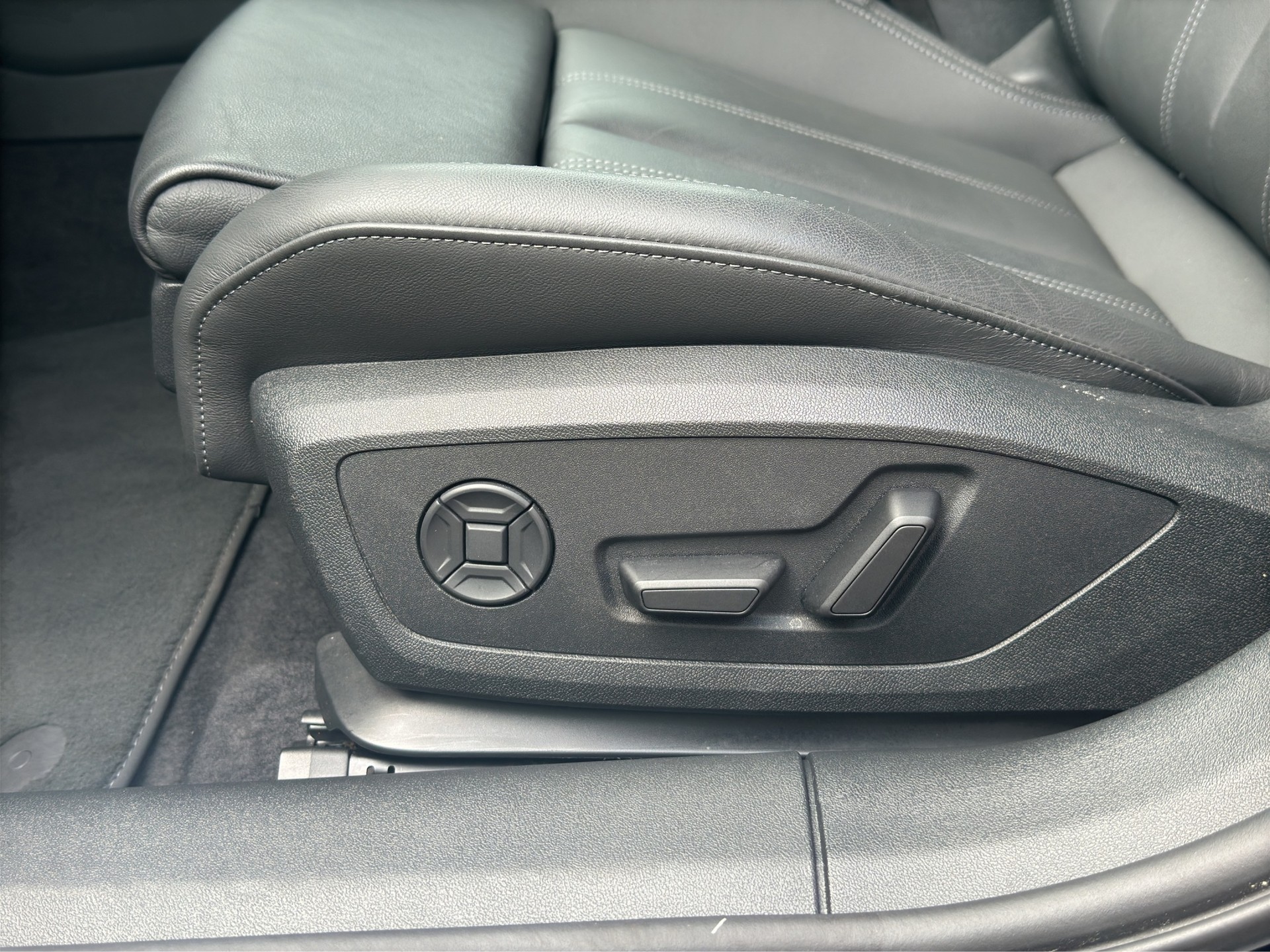 AUDI A5 Avant TFSI quattro S tronic-image-10