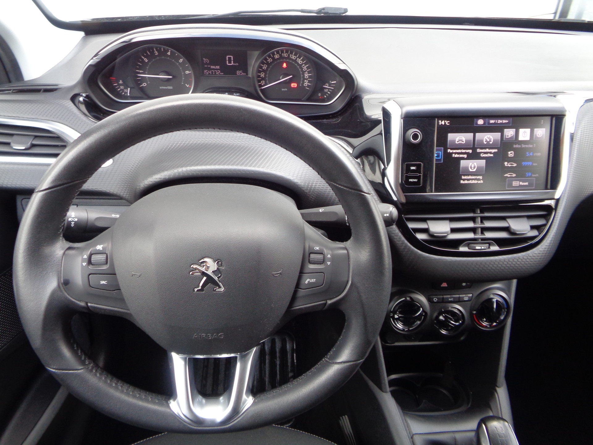 PEUGEOT 208 1.2 PureTech Style-image-3
