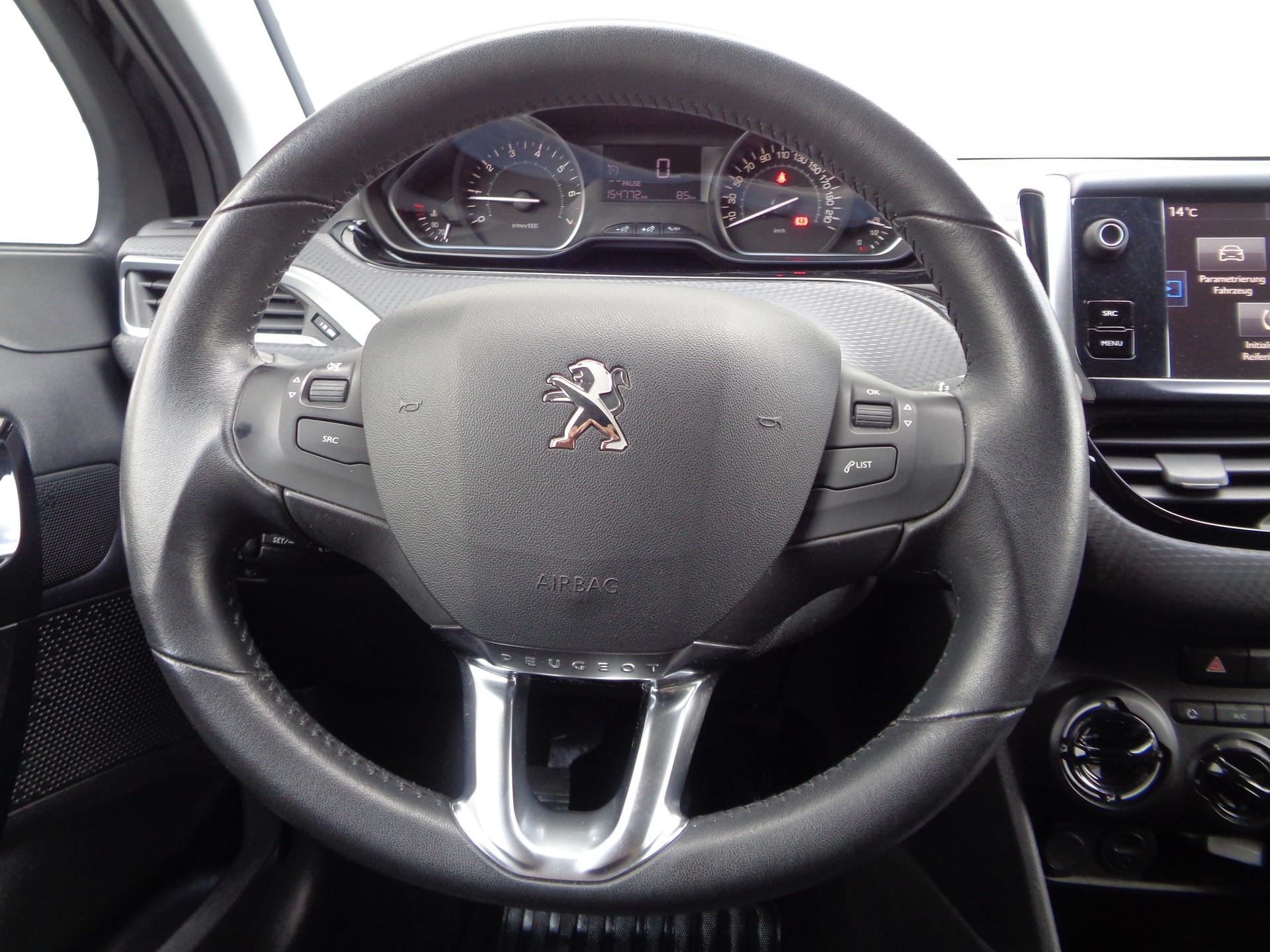 PEUGEOT 208 1.2 PureTech Style-image-10