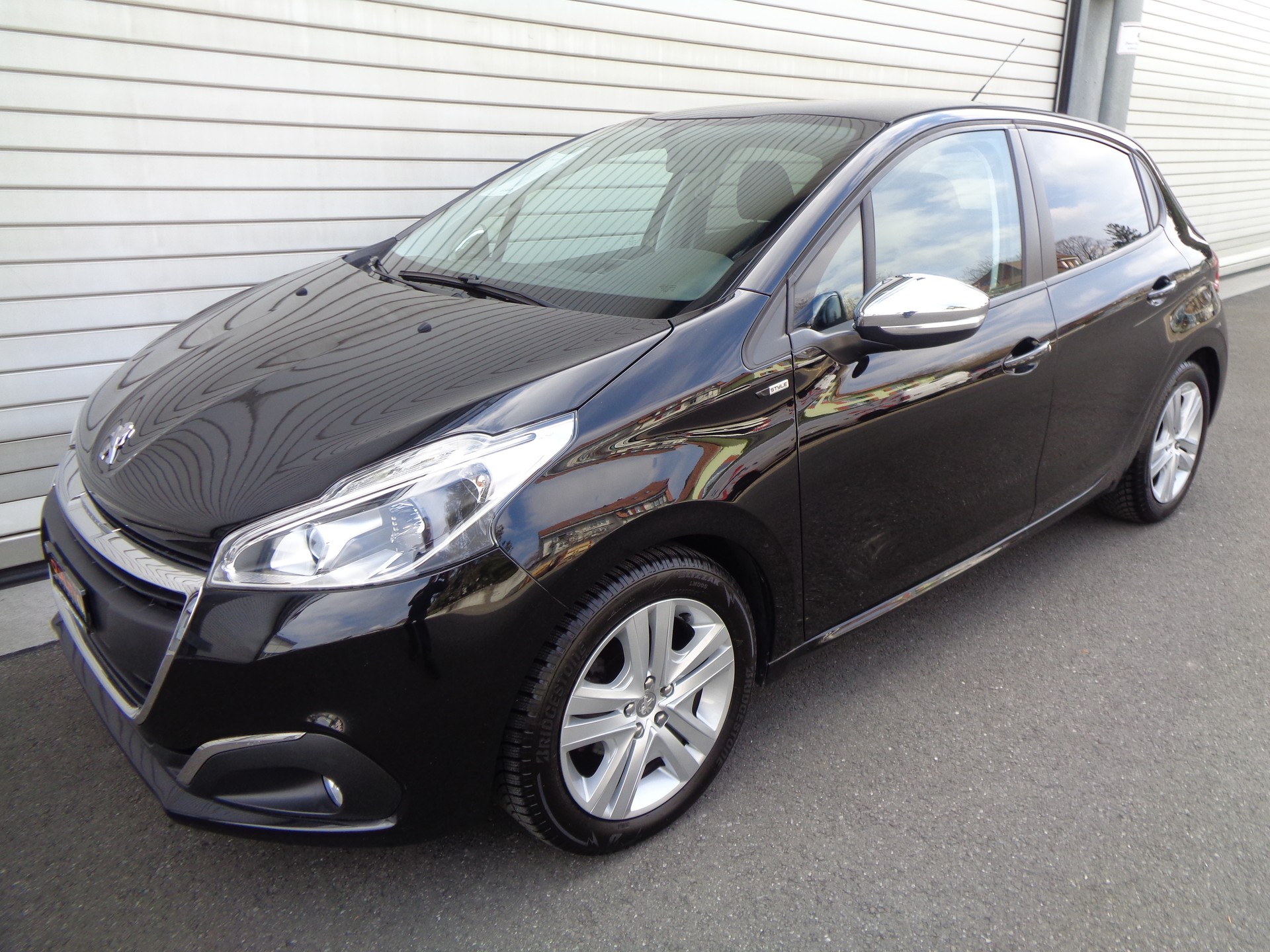 PEUGEOT 208 1.2 PureTech Style-image-8