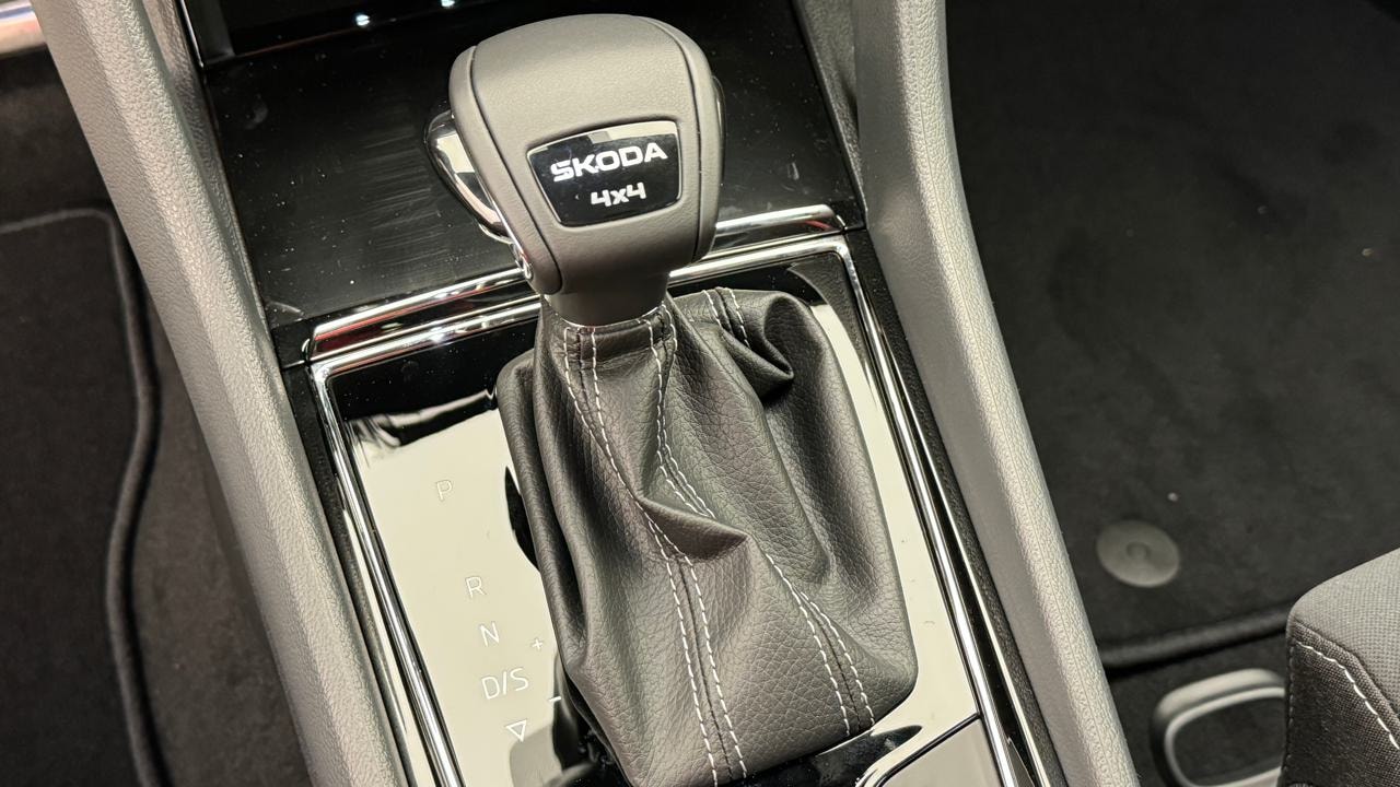 SKODA Karoq 2.0 TSI SportLine 4x4 DSG-image-10
