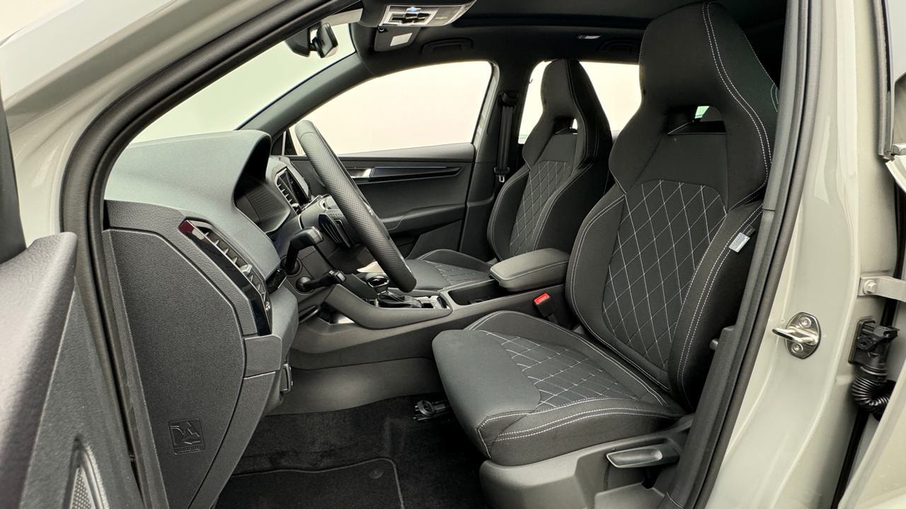 SKODA Karoq 2.0 TSI SportLine 4x4 DSG-image-4