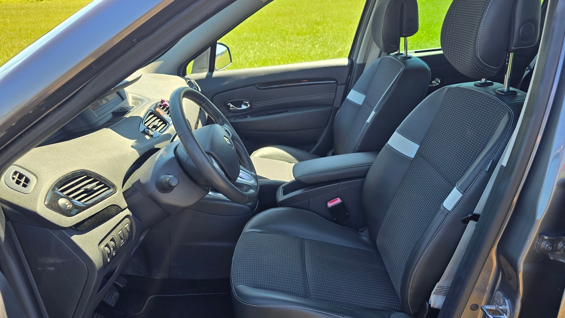 RENAULT Scénic 1.4 16V Turbo Bose-image-19
