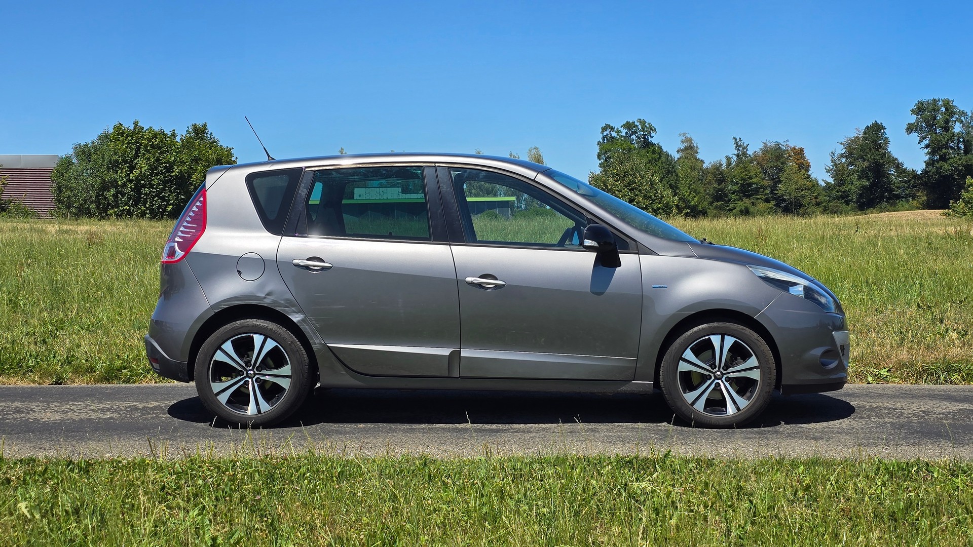 RENAULT Scénic 1.4 16V Turbo Bose-image-6