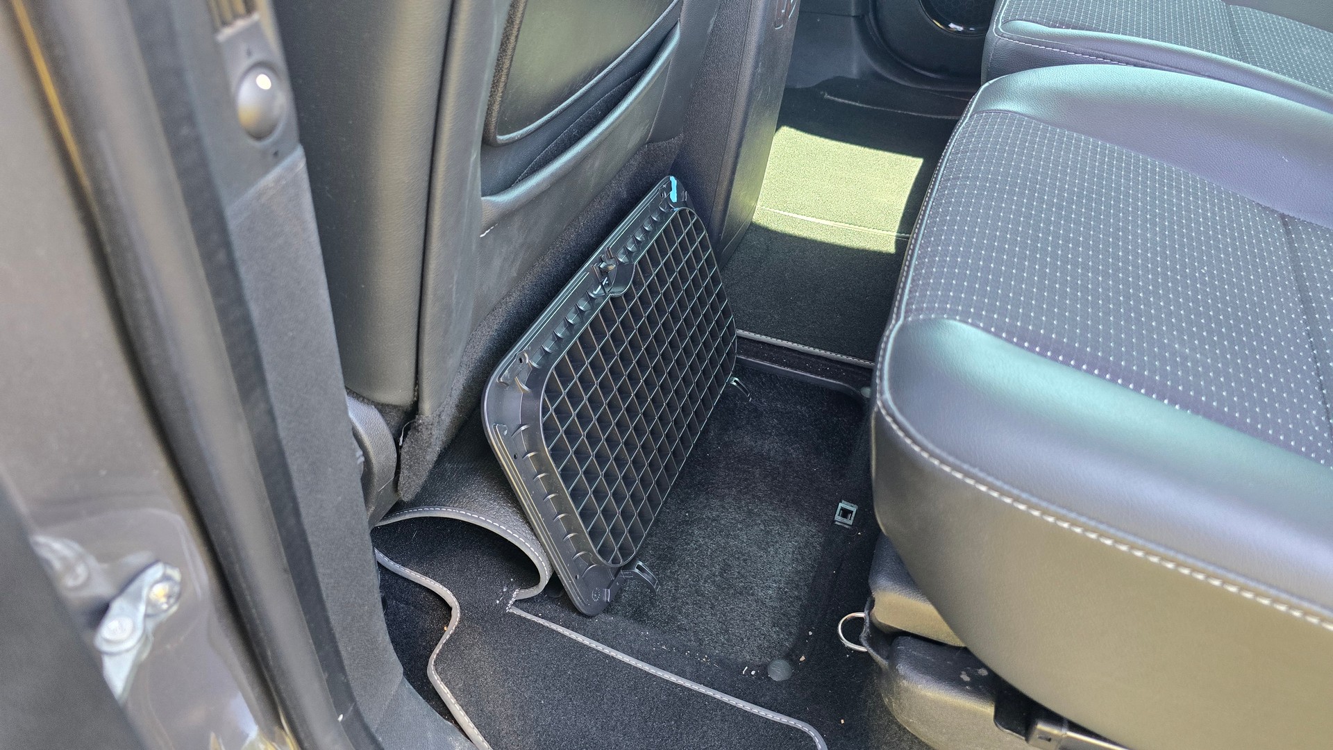 RENAULT Scénic 1.4 16V Turbo Bose-image-18