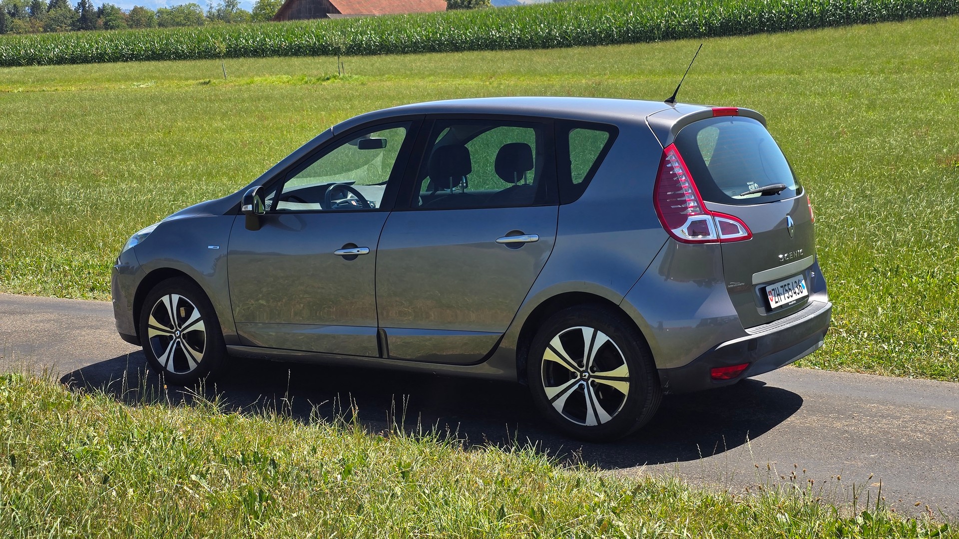 RENAULT Scénic 1.4 16V Turbo Bose-showroom-element-3