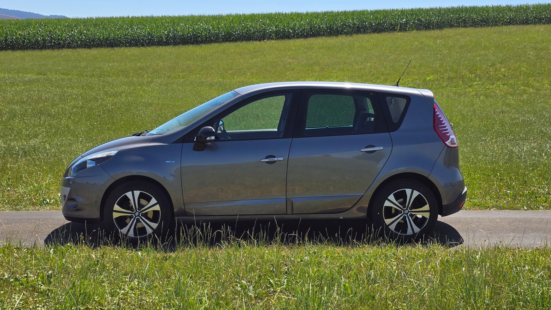 RENAULT Scénic 1.4 16V Turbo Bose-showroom-element-2