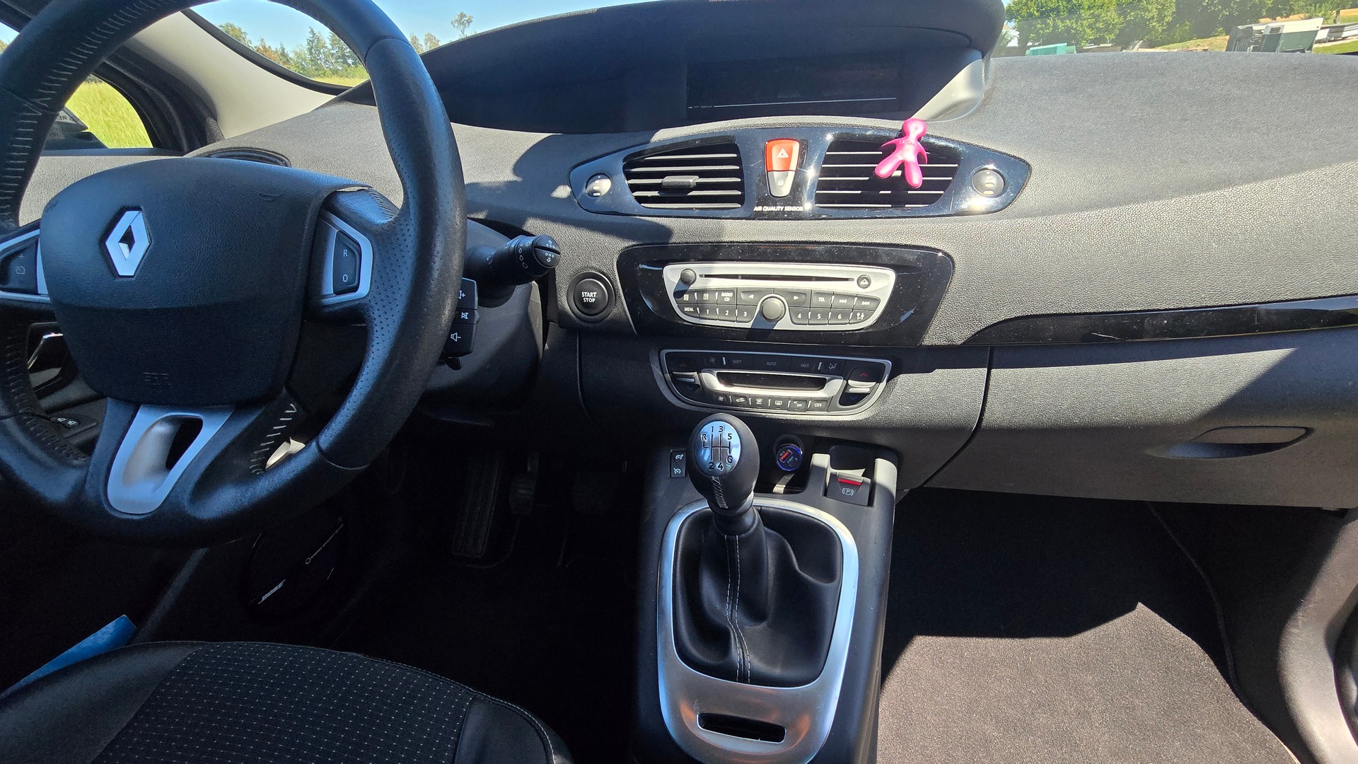 RENAULT Scénic 1.4 16V Turbo Bose-image-25