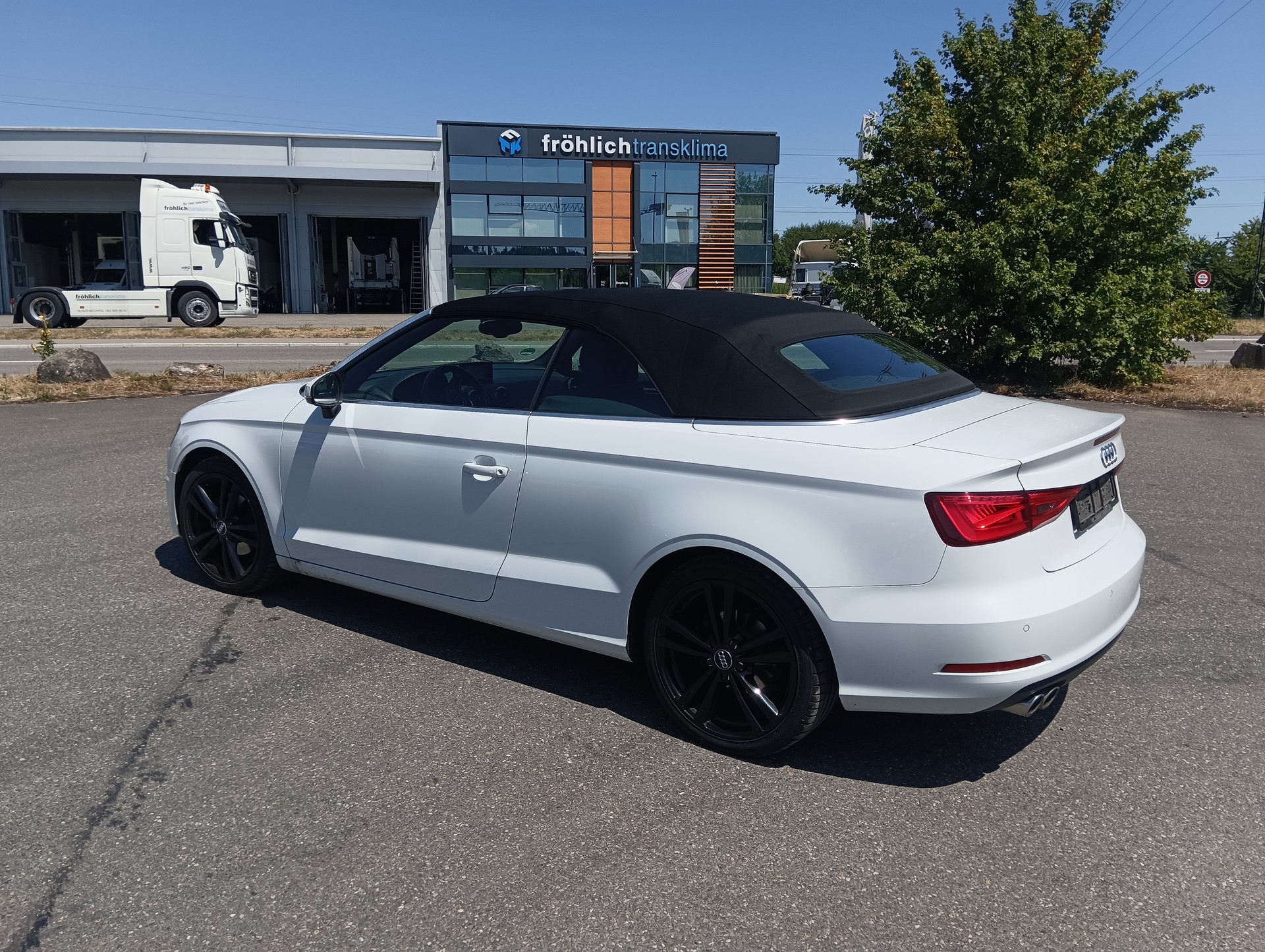 AUDI A3 Cabriolet 2.0 TDI Attraction S-tronic-image-4